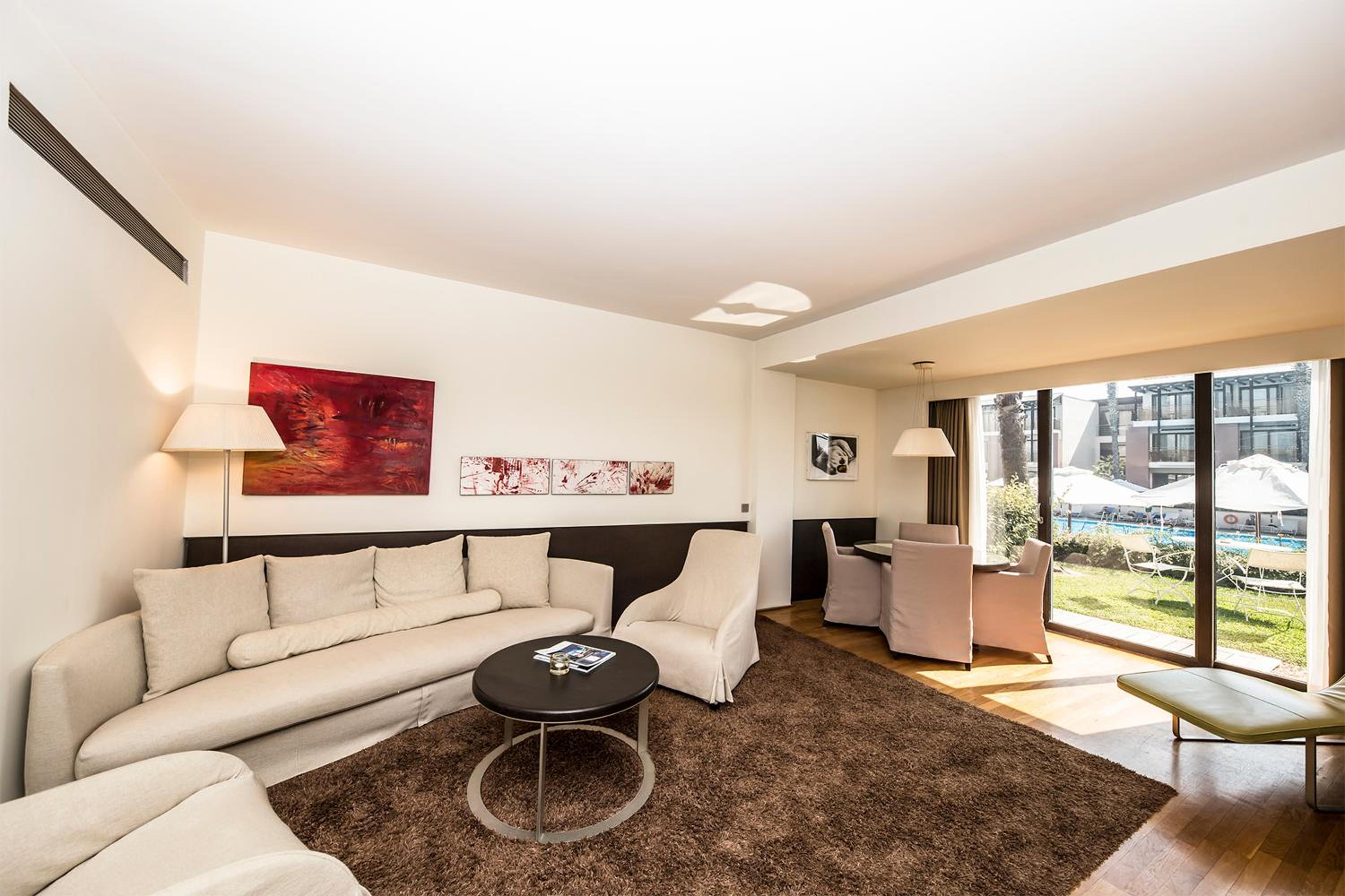 Executive Suite - Photo 7