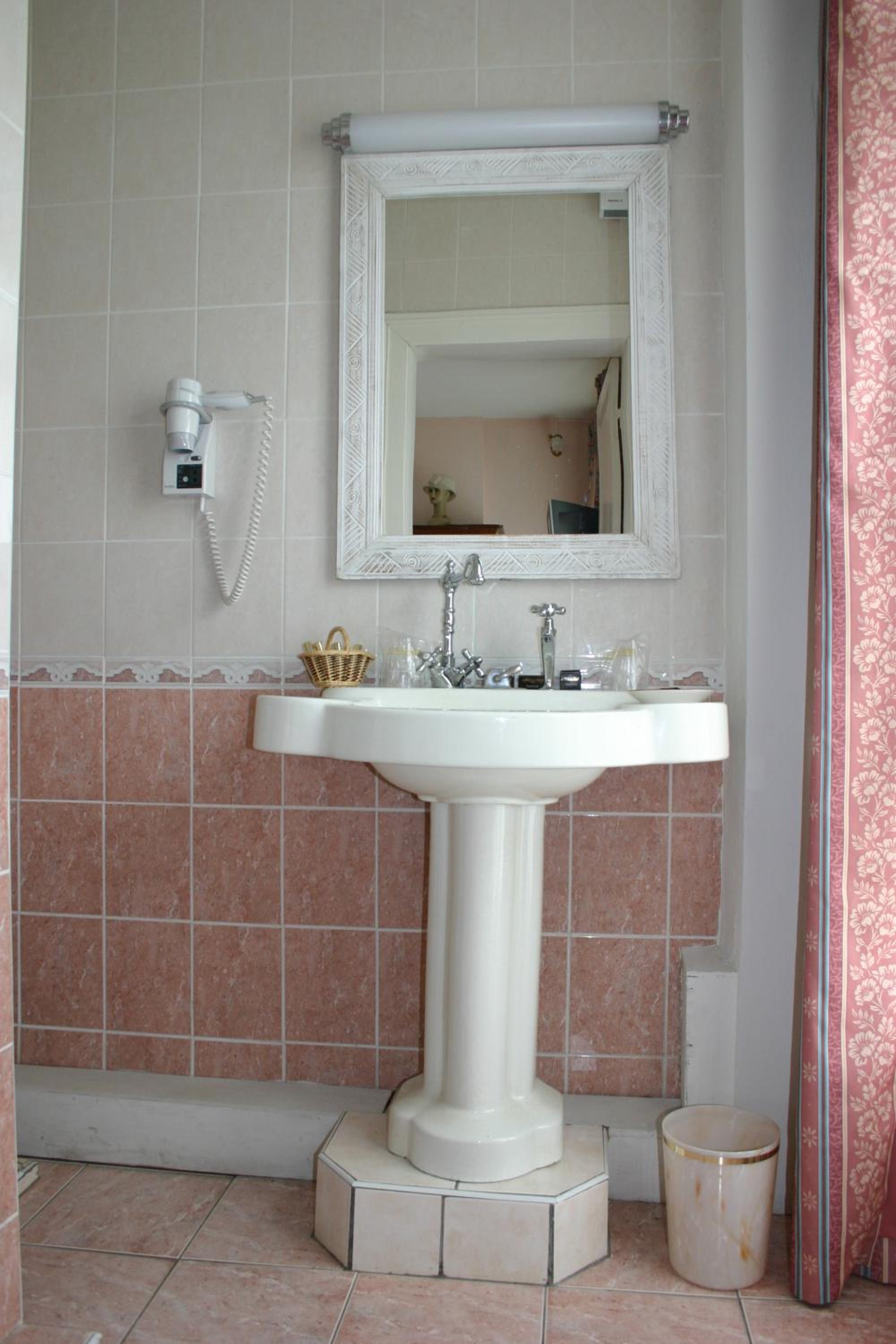 Double Room with Shower photo 1