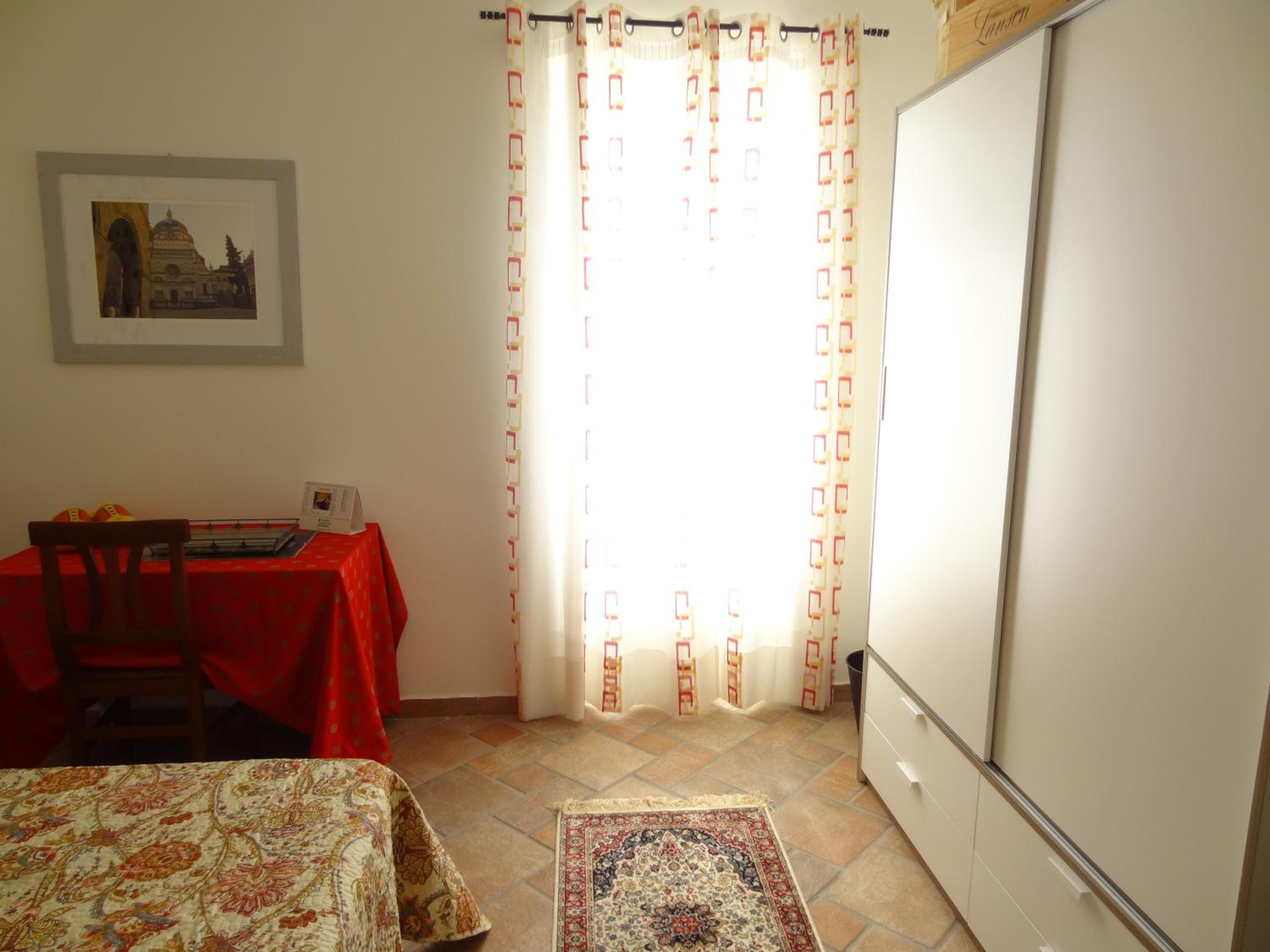 Standard Double Room with Shared Bathroom photo 3