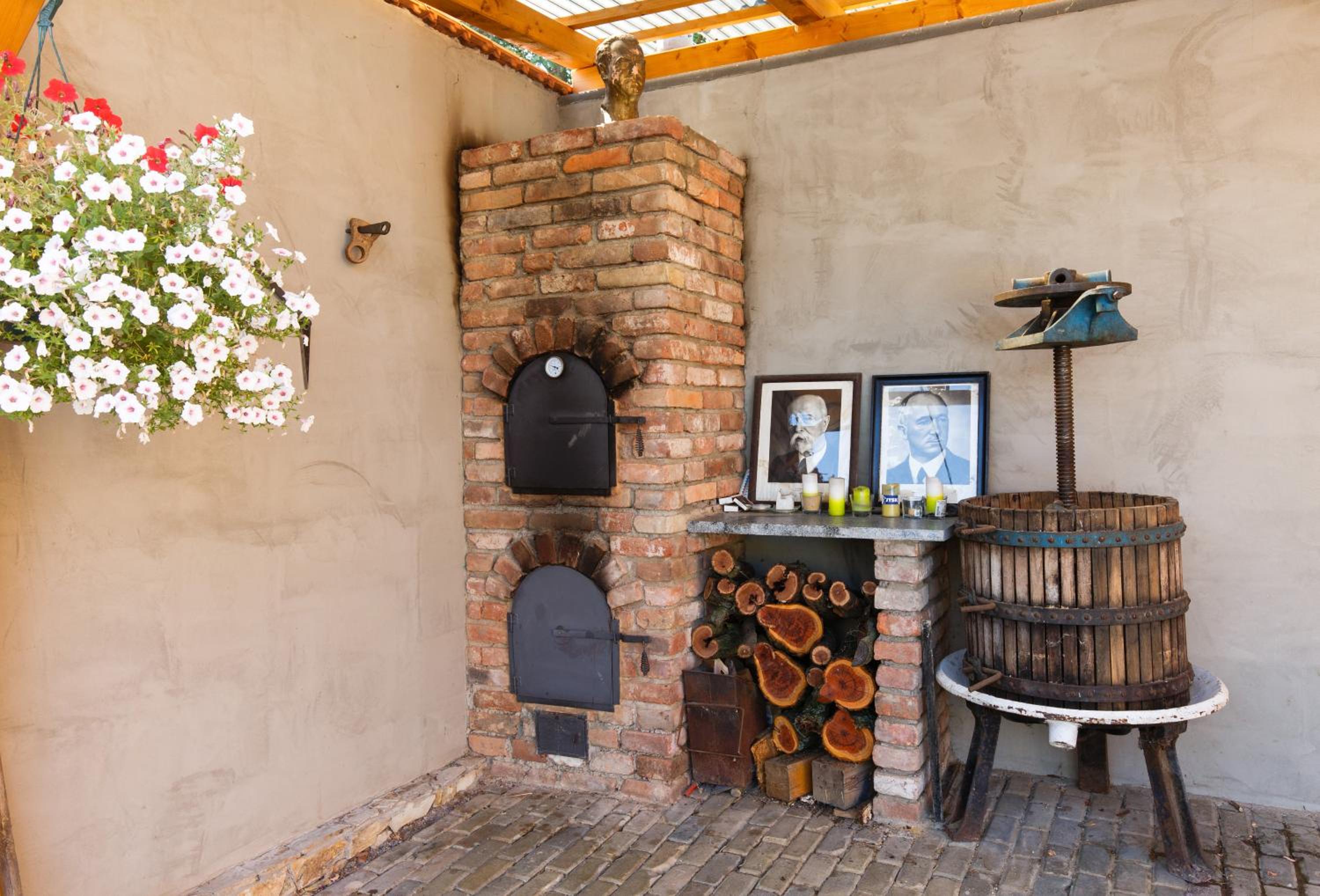 Studio Apartment photo 3