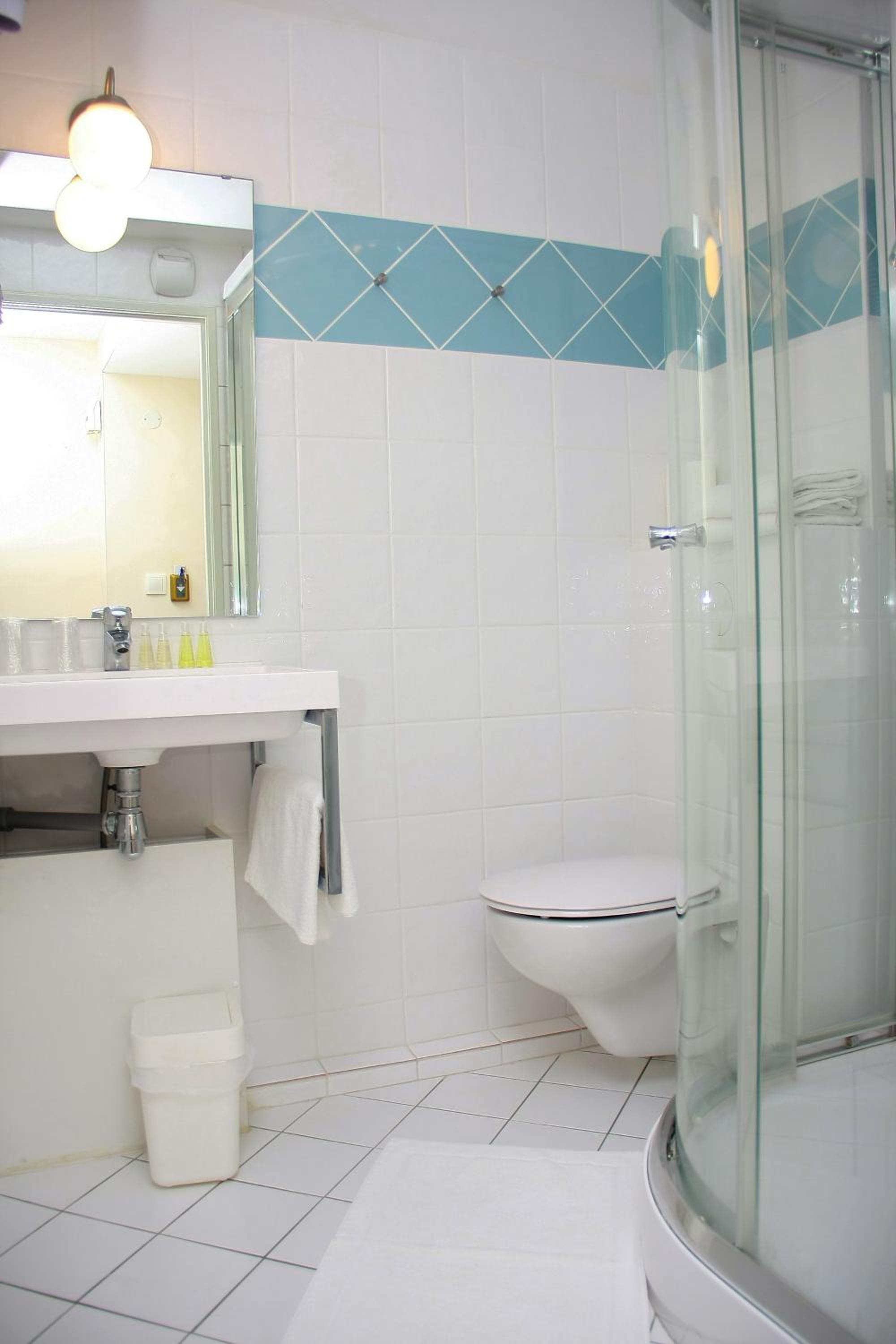 Twin Room - Photo 3