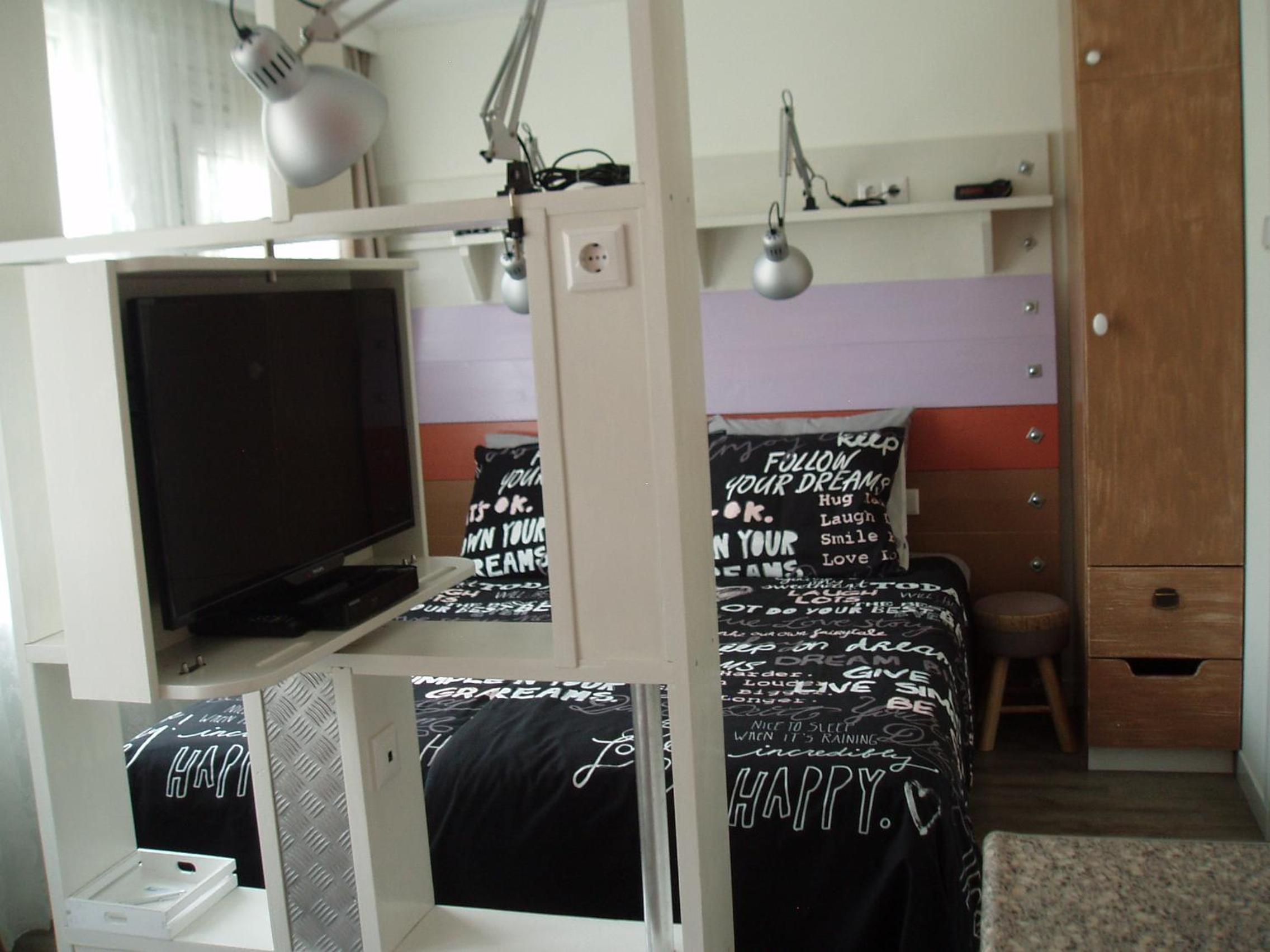 Twin Room with Private Bathroom photo 2