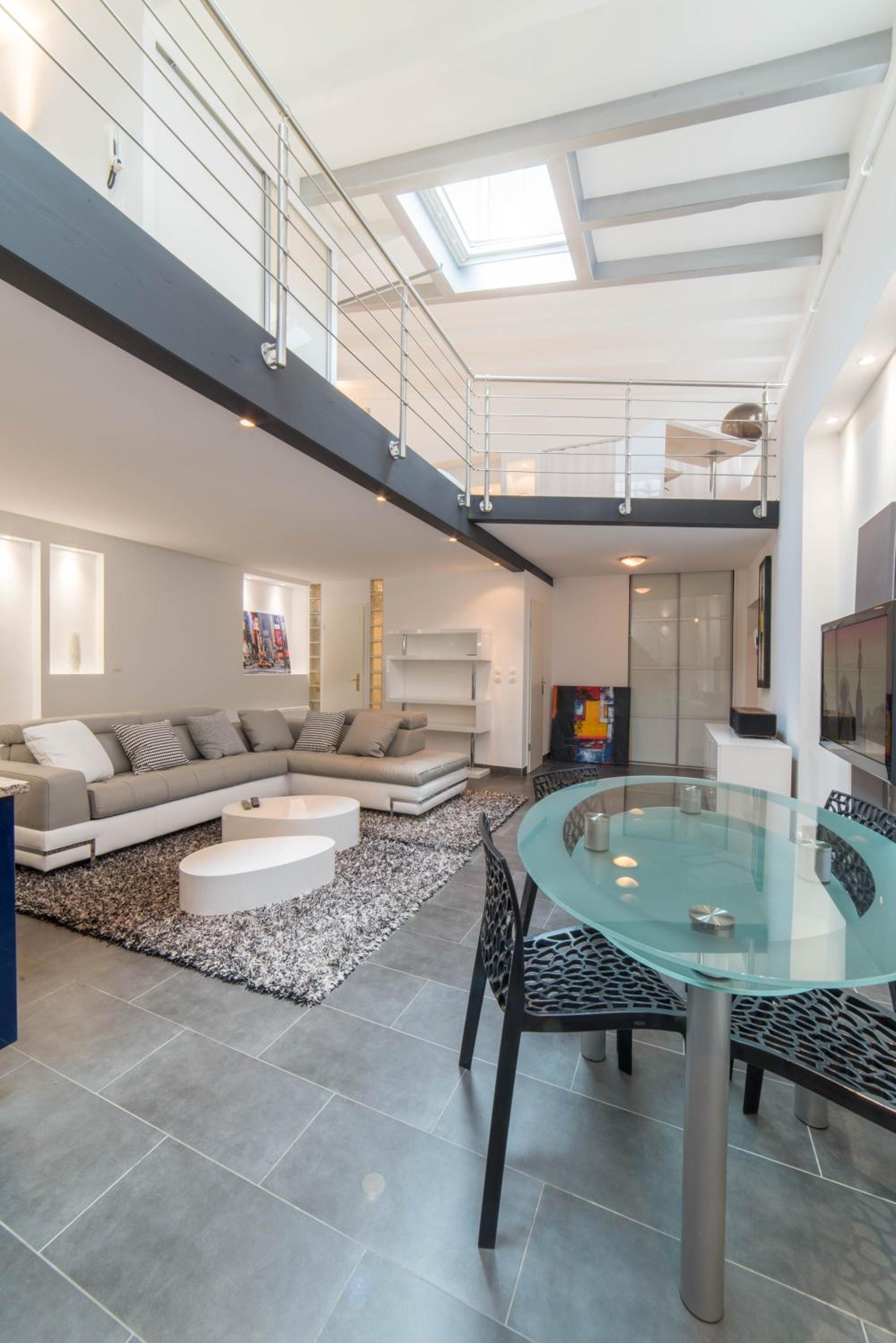Loft - Photo 2
