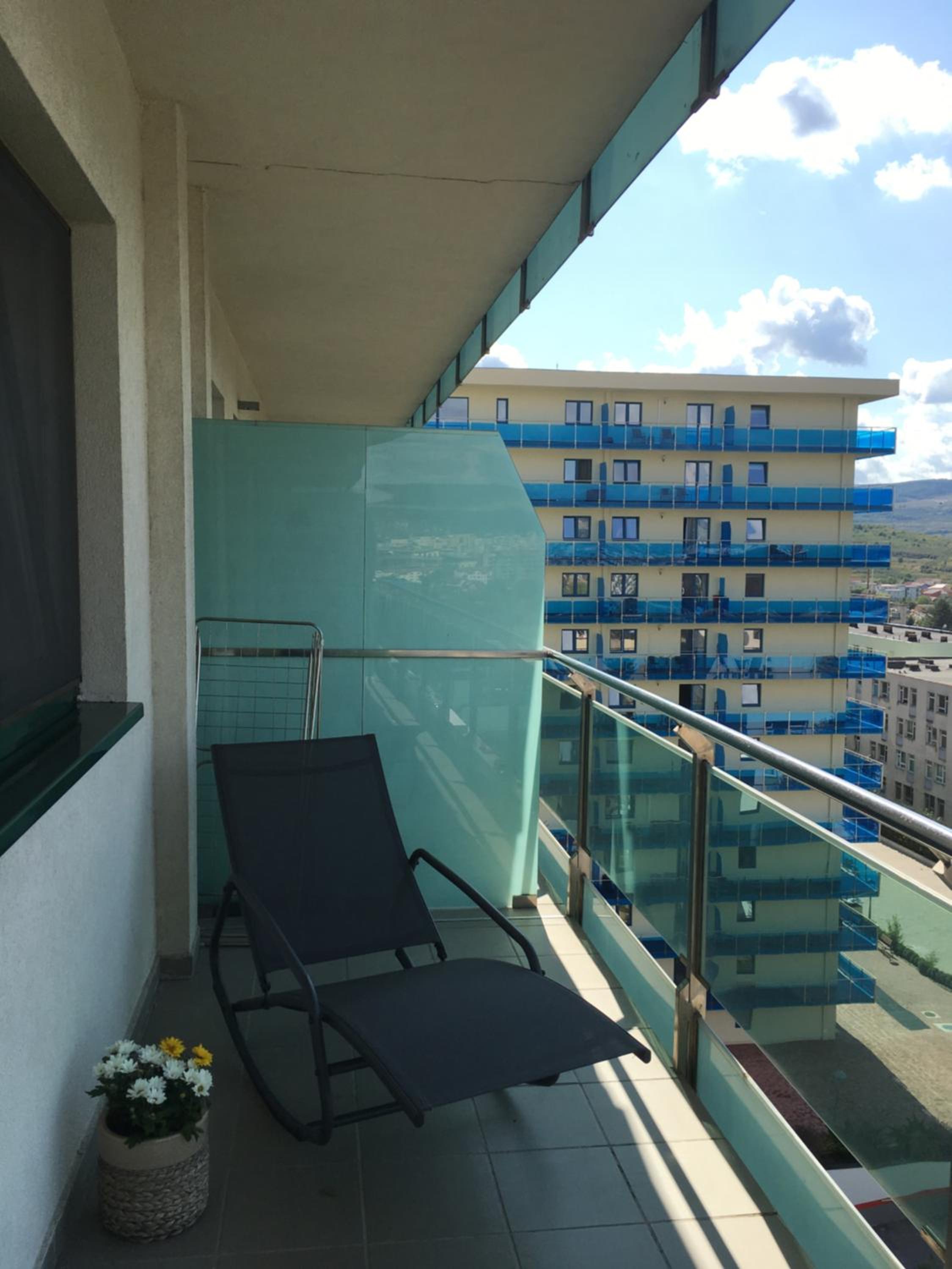 Apartment with Lake View