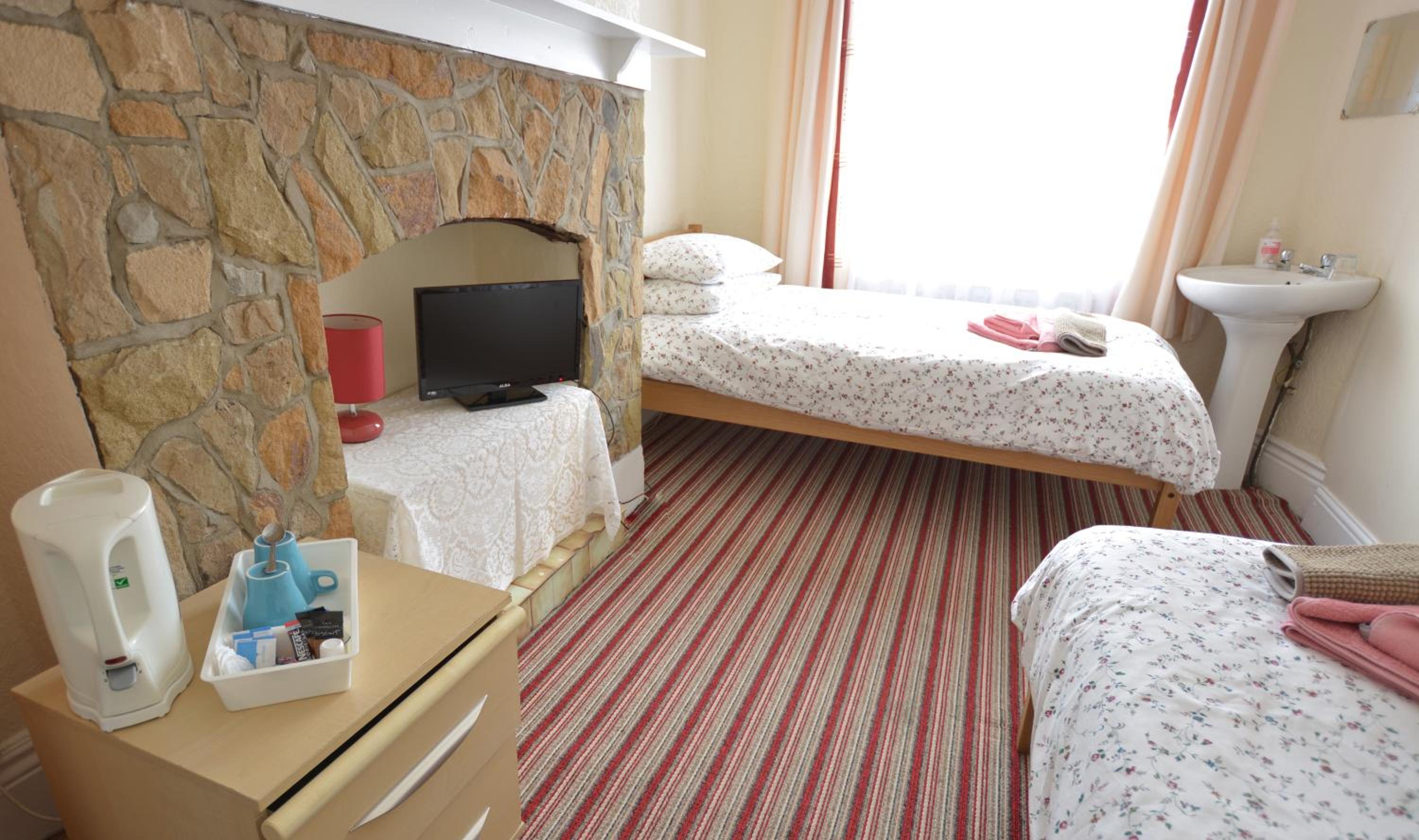 Standard Twin Room photo 2