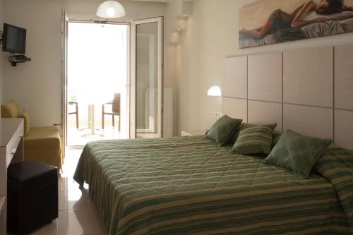 Studio with Sea View Middle Floor