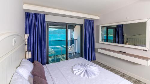 Deluxe Double Room with Sea View - Photo 5