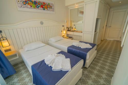 Deluxe Double or Twin Room with French Balcony and Land View