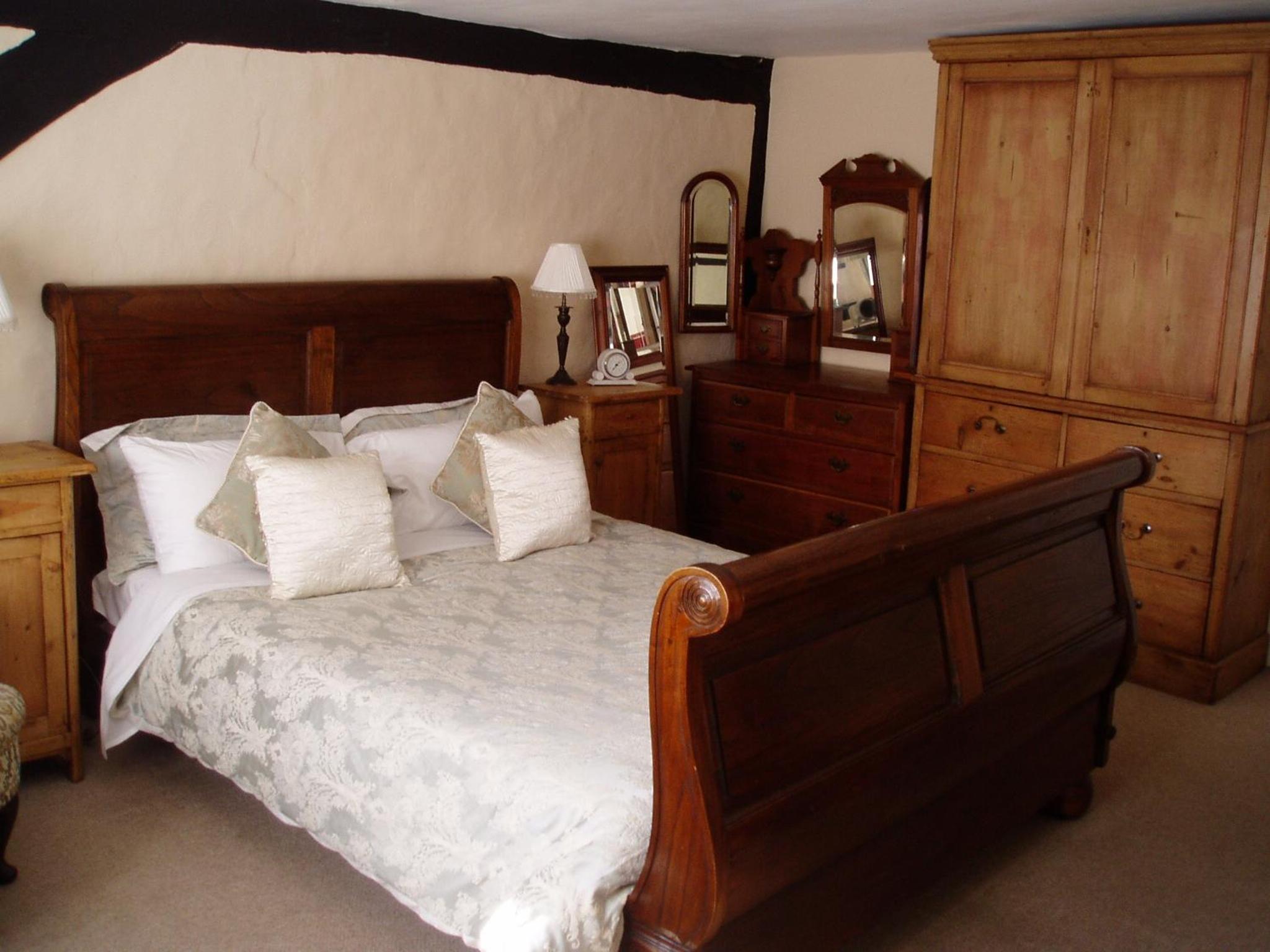 Superior King Room with Copper Bathtub