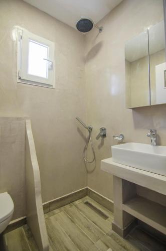Basic Triple Room with Partial Sea View