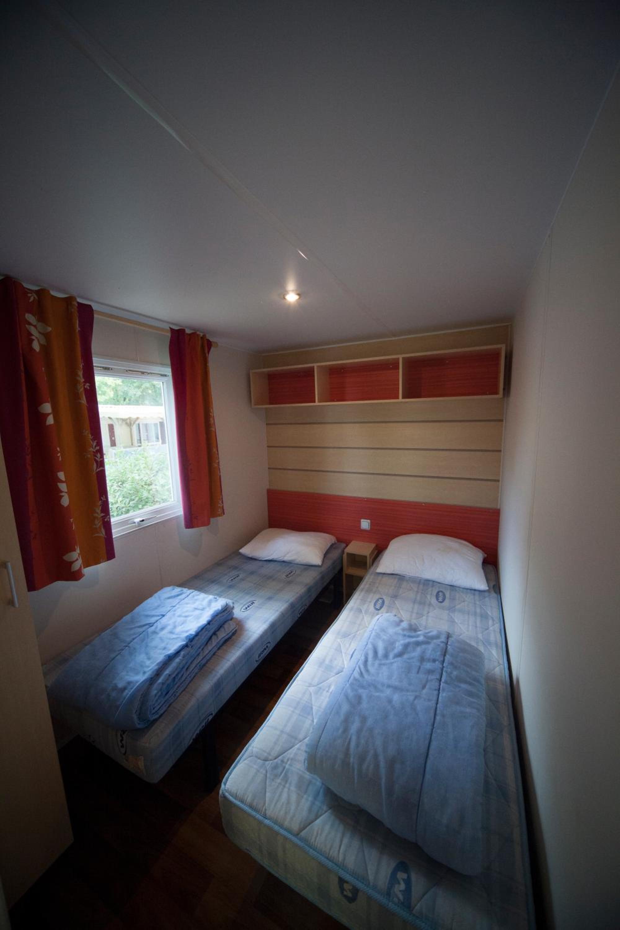 Standard XL Mobile Home (2 bedrooms) photo 1