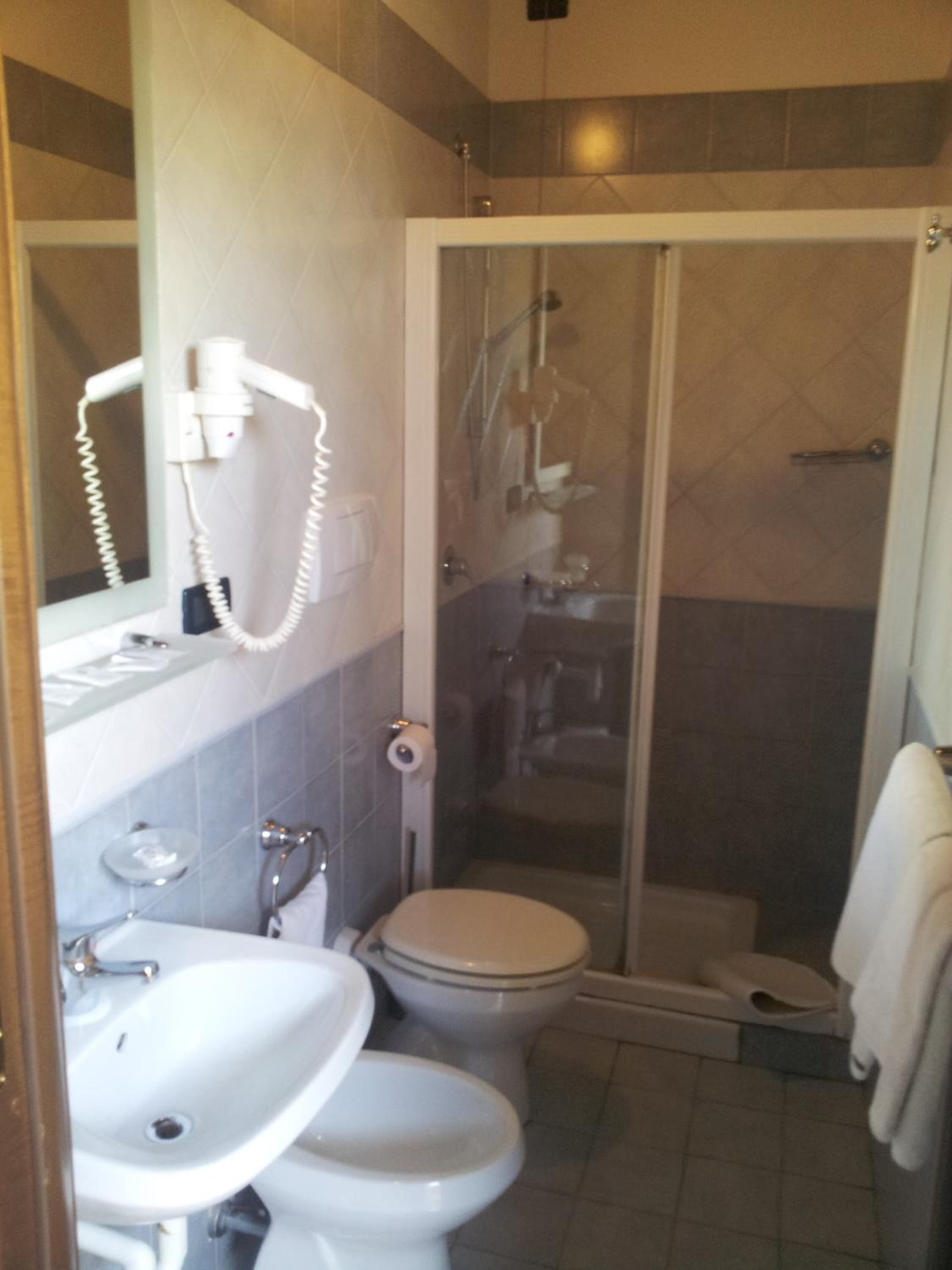Quadruple Room with Private Bathroom photo 2