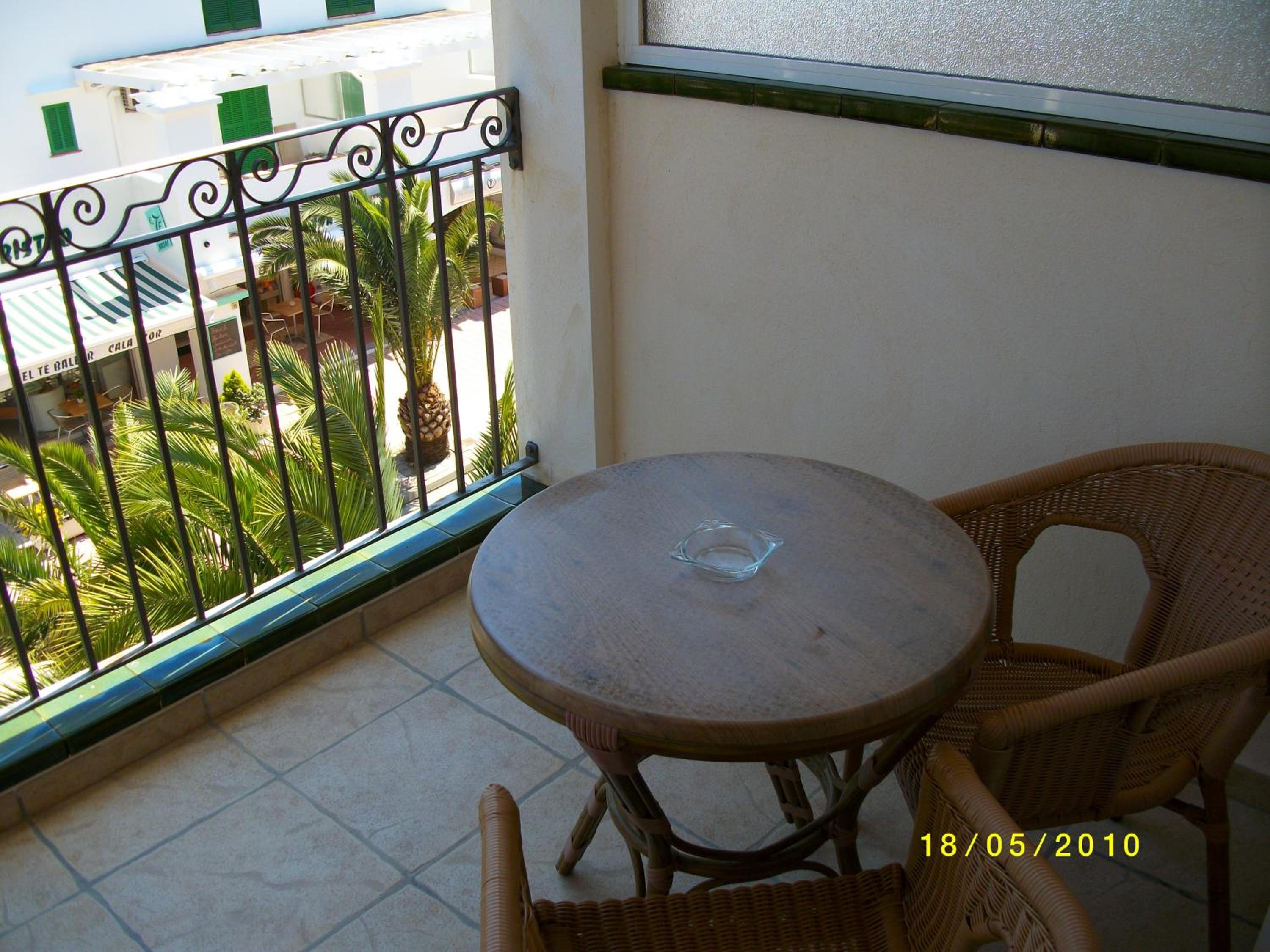 Double Room with Extra Bed (3 Adults) - Photo 3