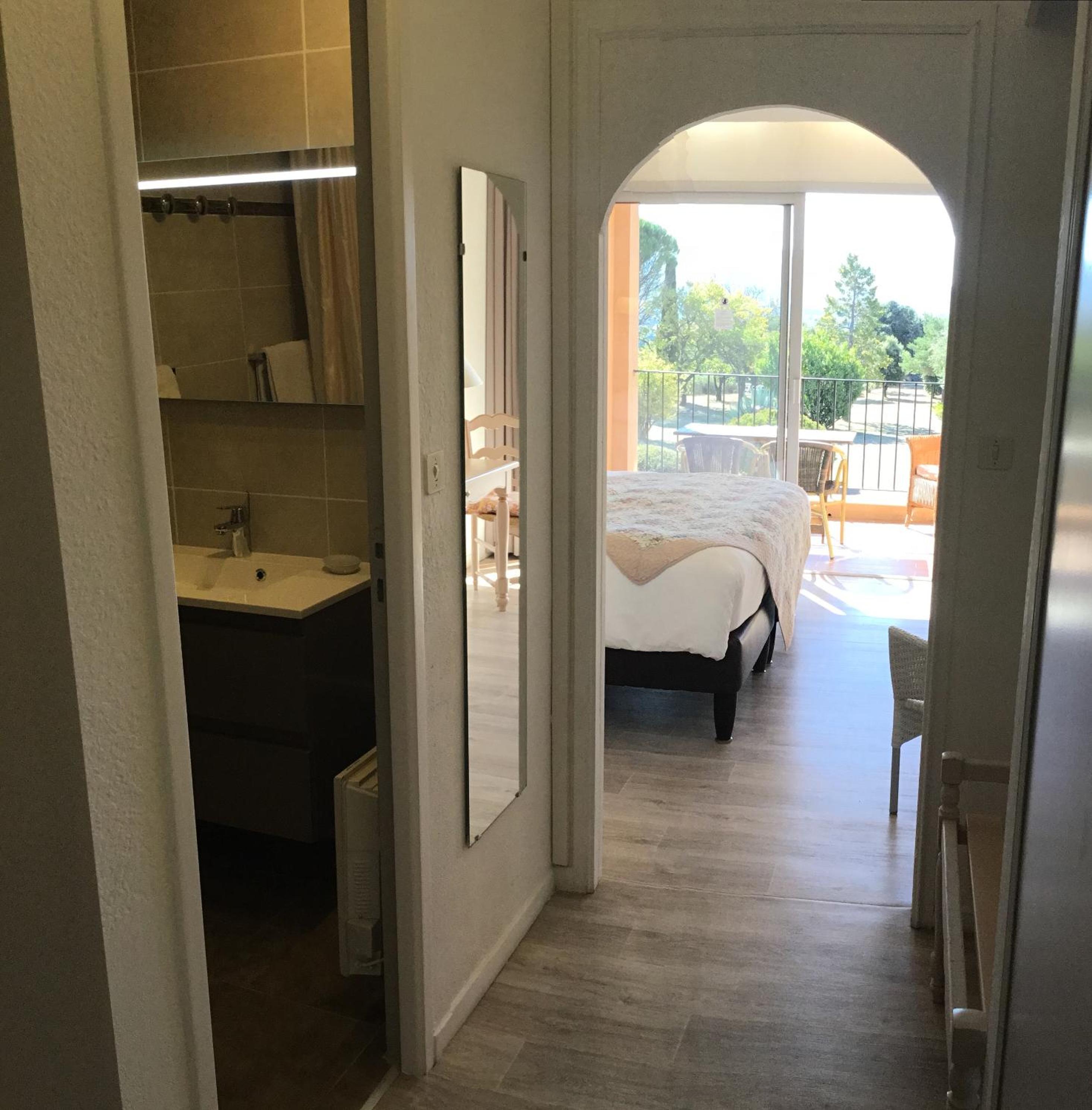 Superior Double Room with Balcony photo 3