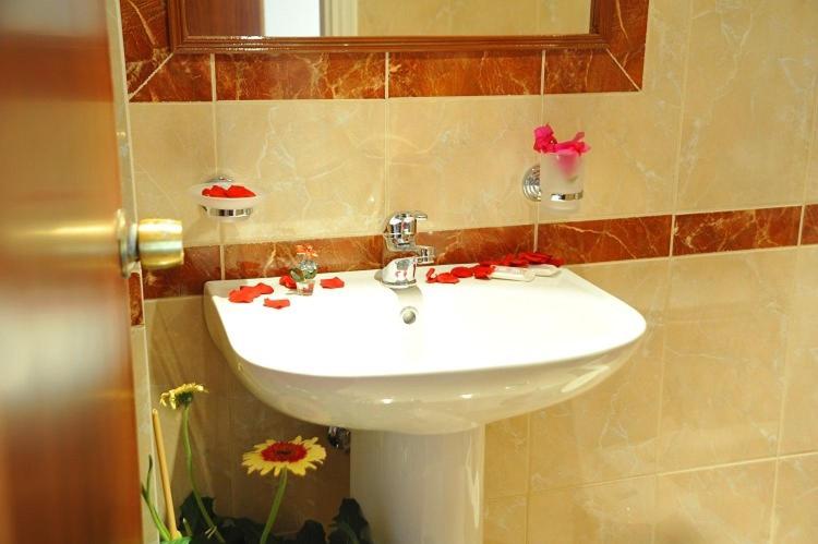 Economy Triple Room with Sea View photo 3
