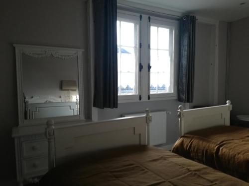 Twin Room with Private Bathroom photo 2