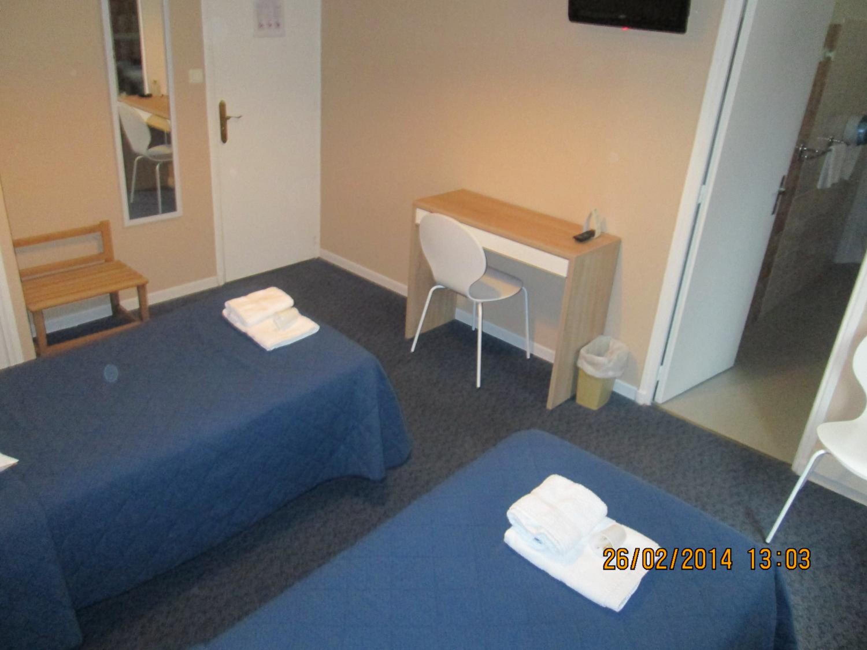 Standard Twin Room (private toilets and bathroom)