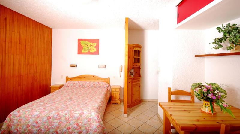 Classic Studio with Terrace & Mountain View (2 Adults)