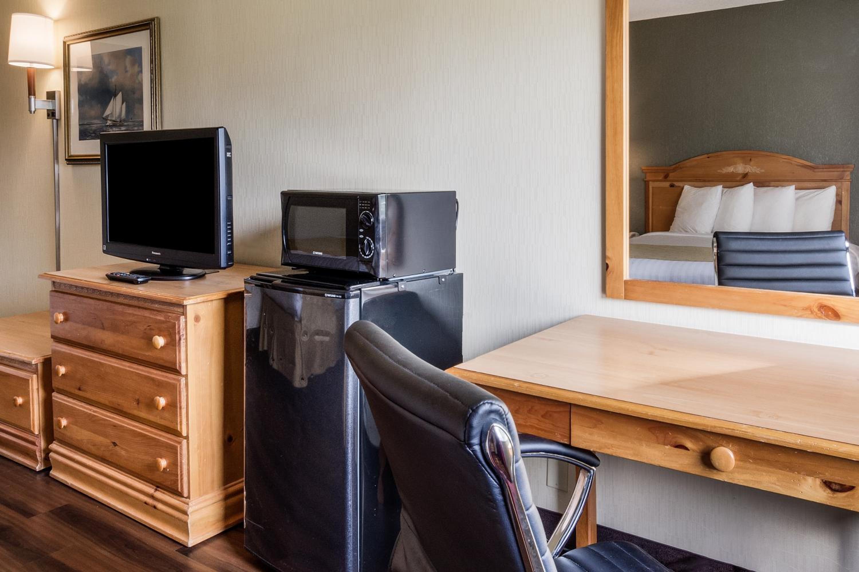 Standard Queen Room with Two Queen Beds - Non Smoking  photo 1