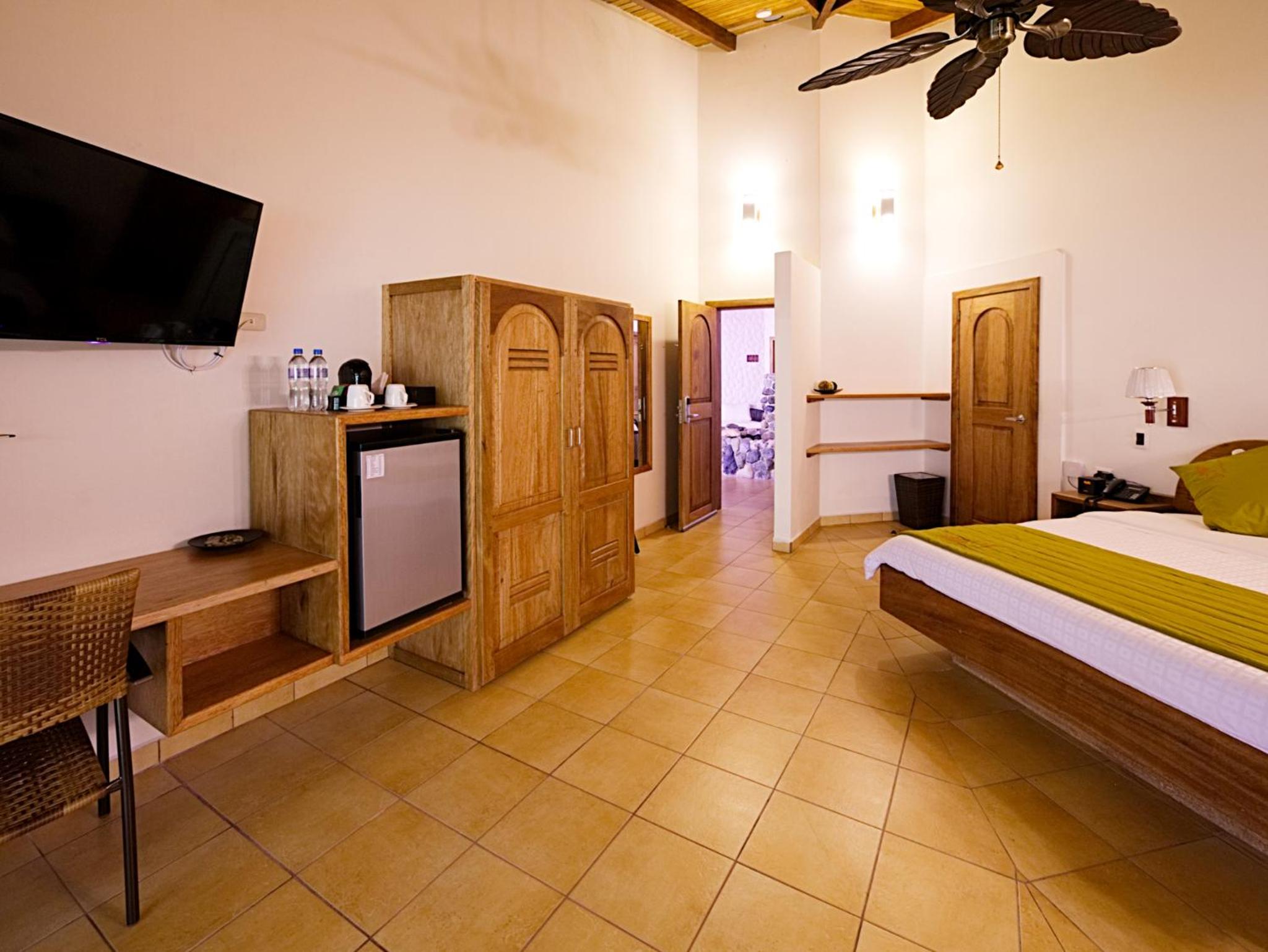 Deluxe King Room photo 1