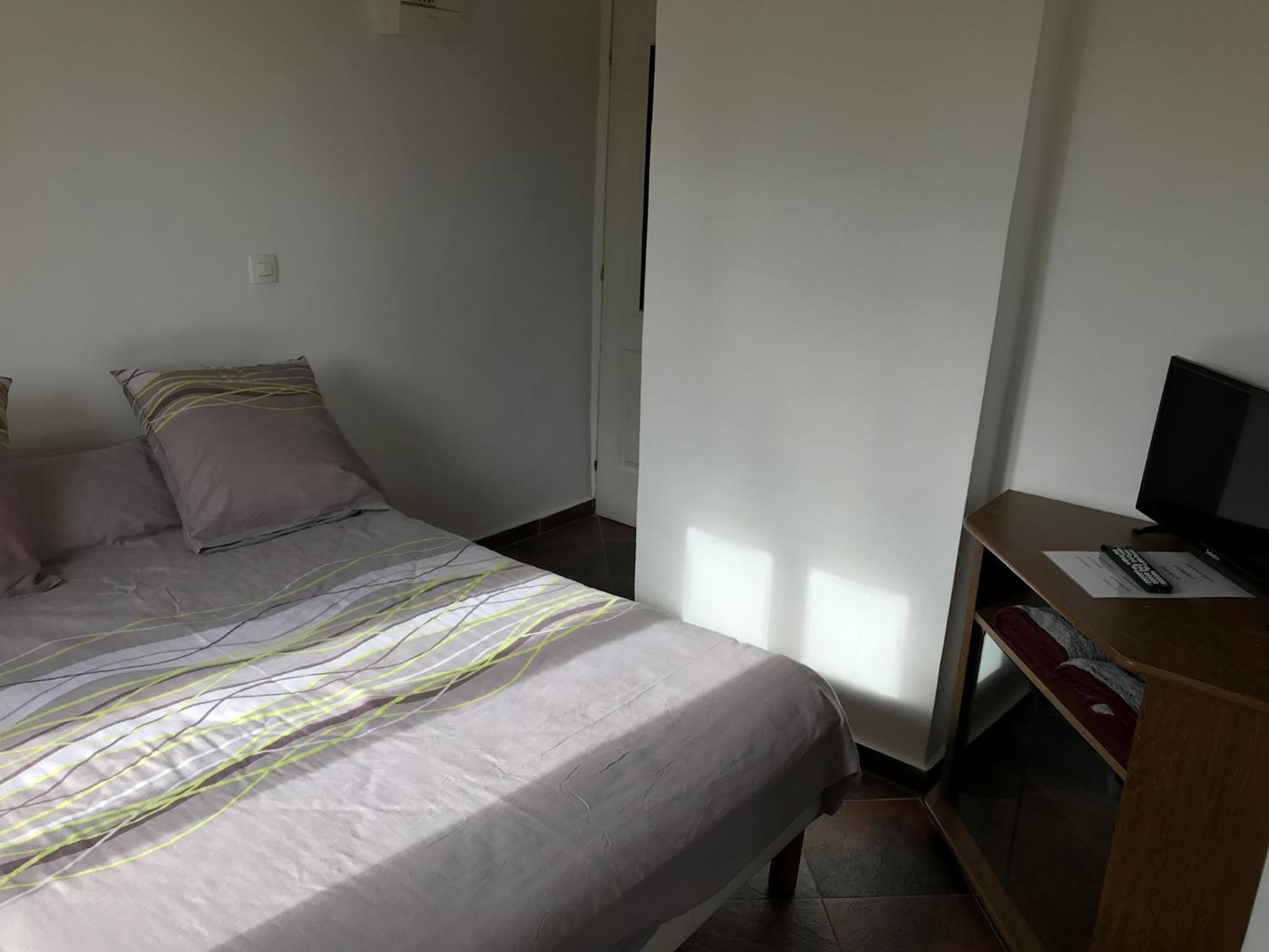 Double Room with Shared Bathroom photo 2