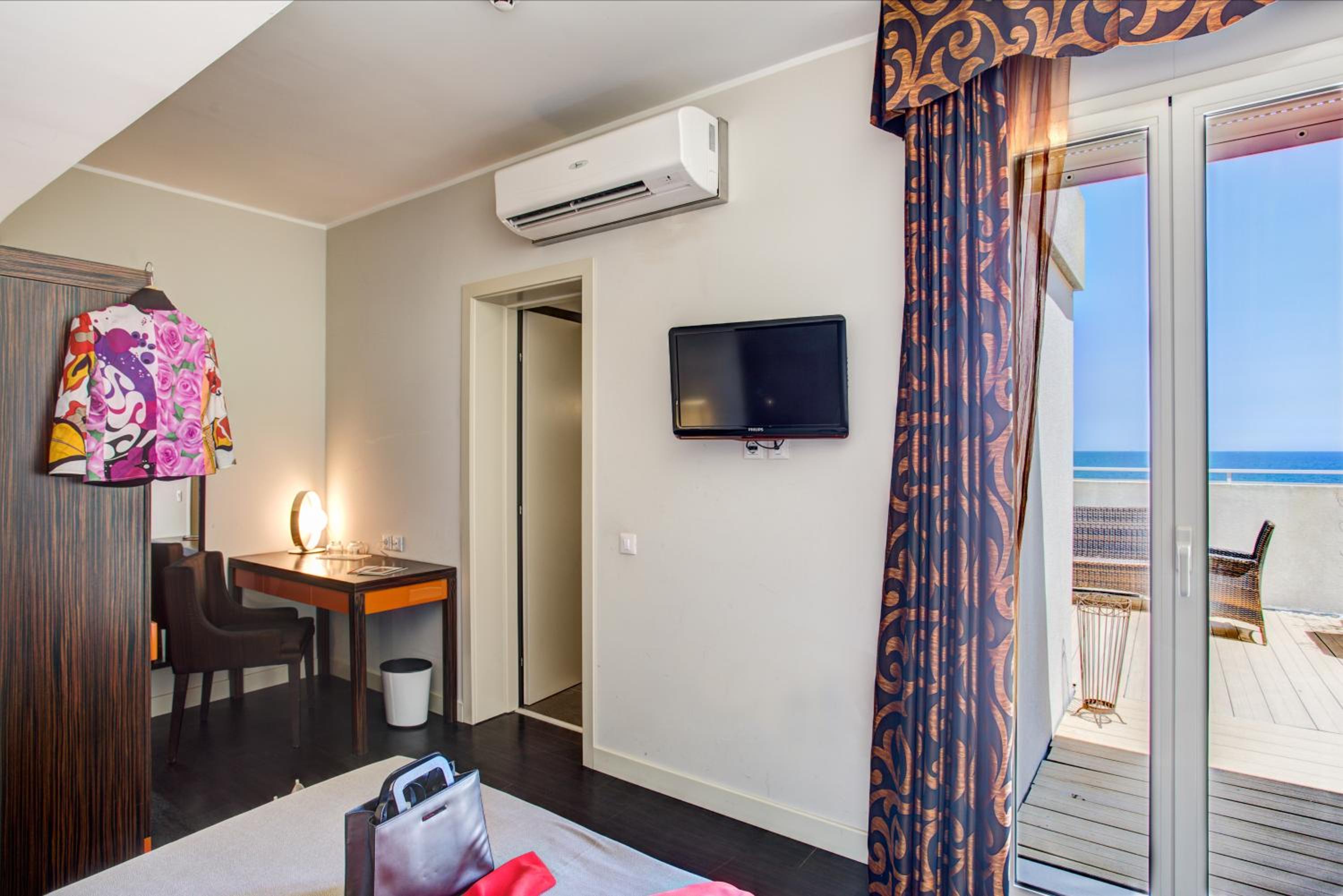 Triple Room with Sea View - Photo 6