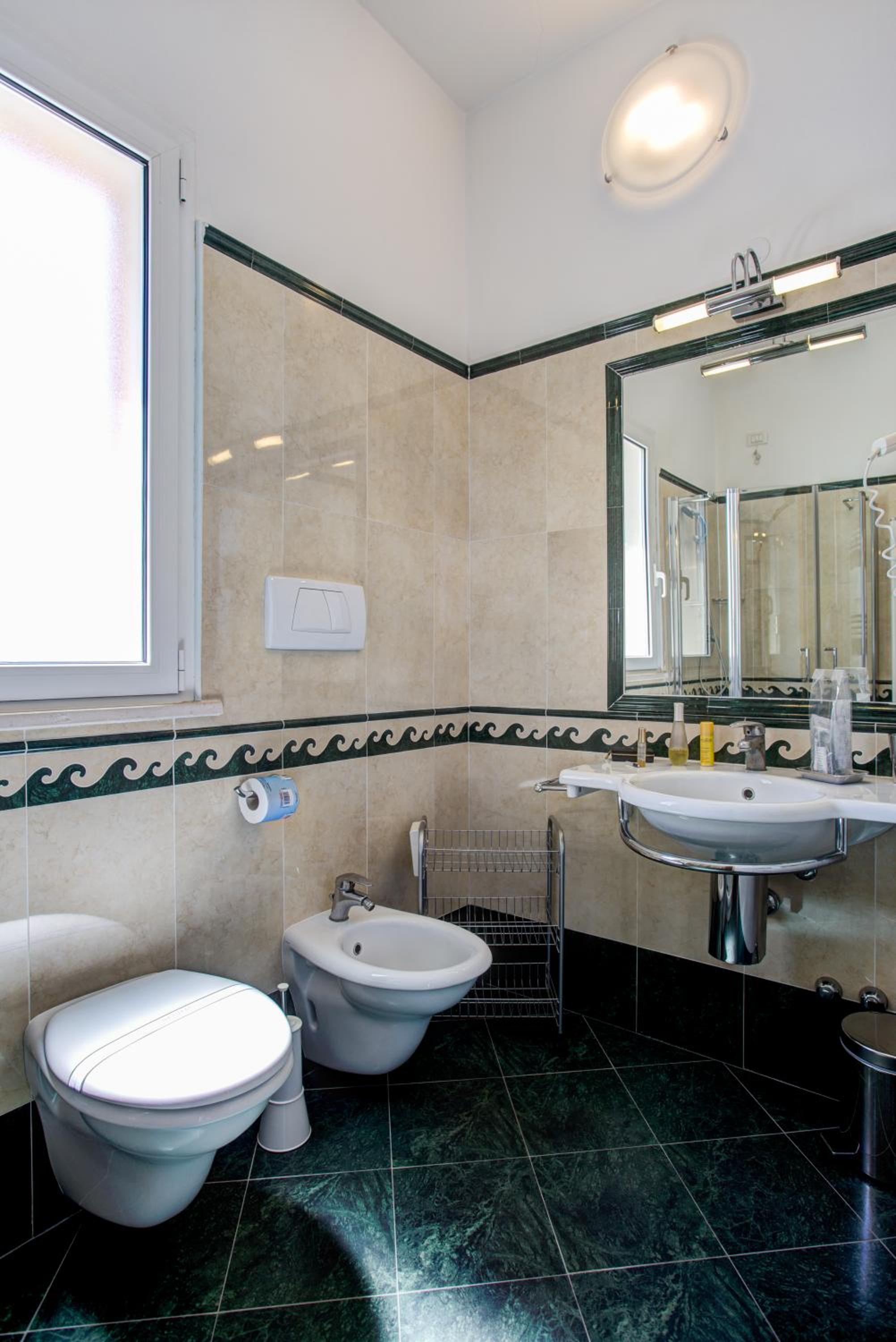 Triple Room with Sea View - Photo 13