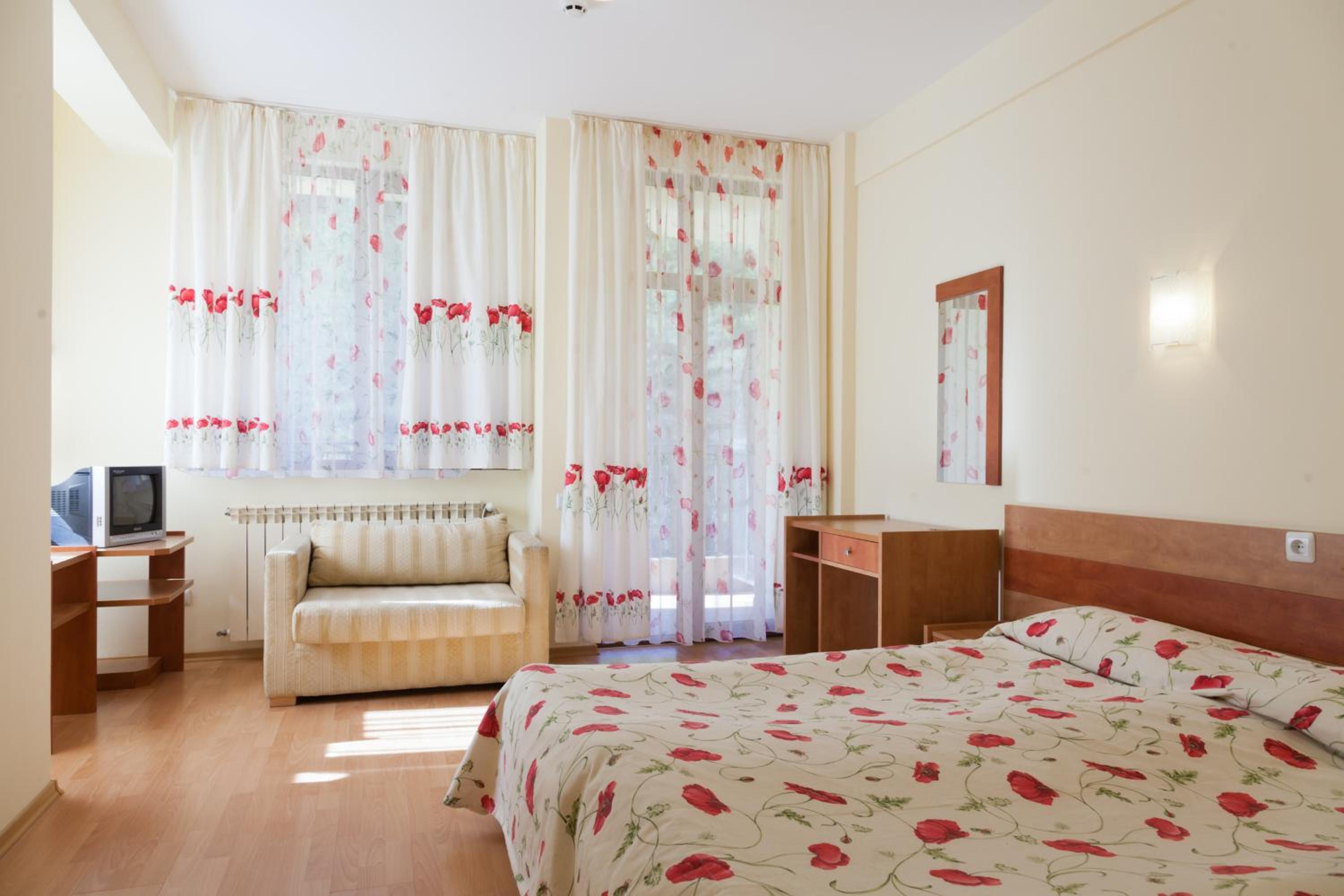 Double Room with Sofa Bed photo 3