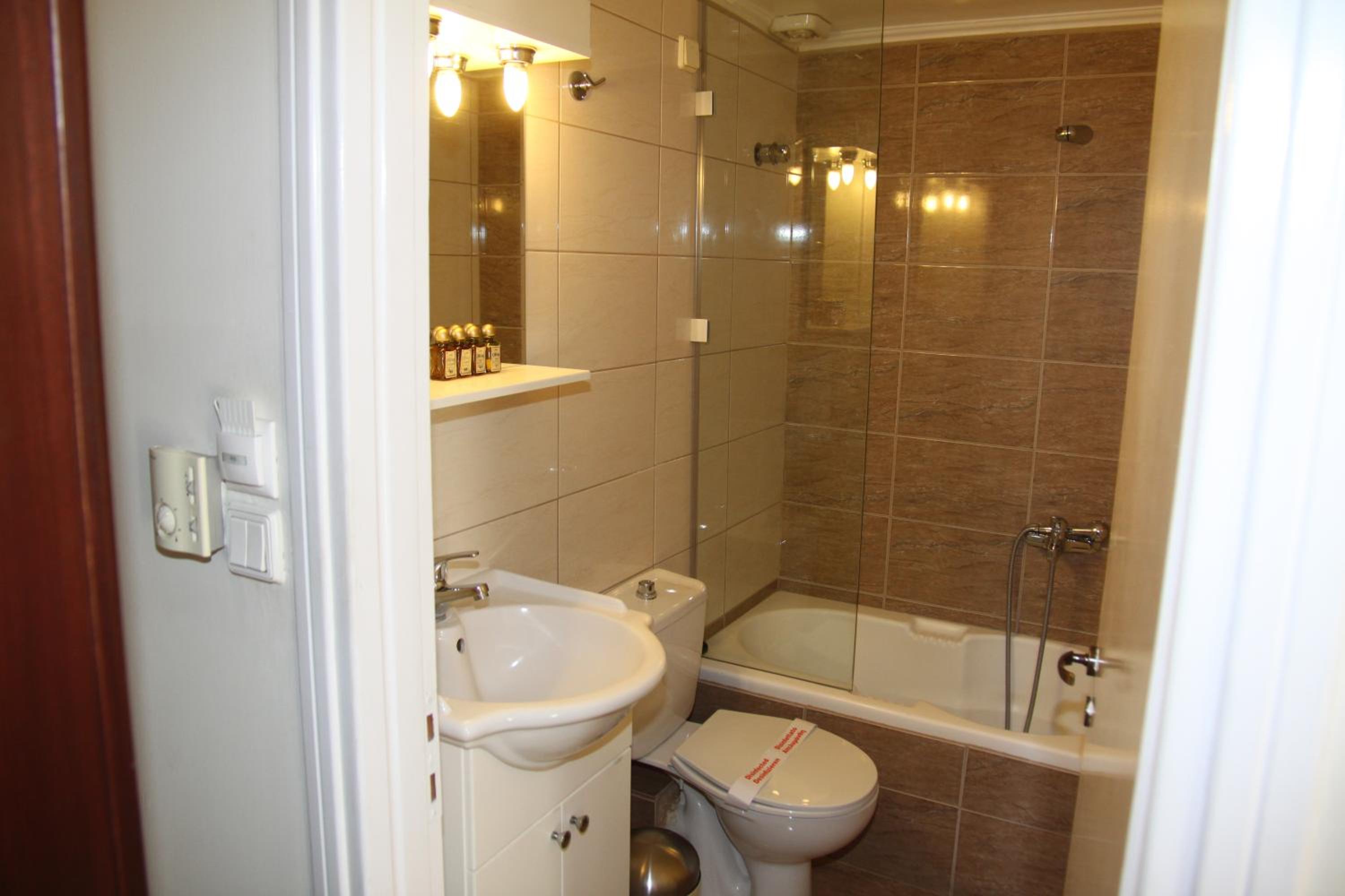 Double or Twin Room - Photo 2