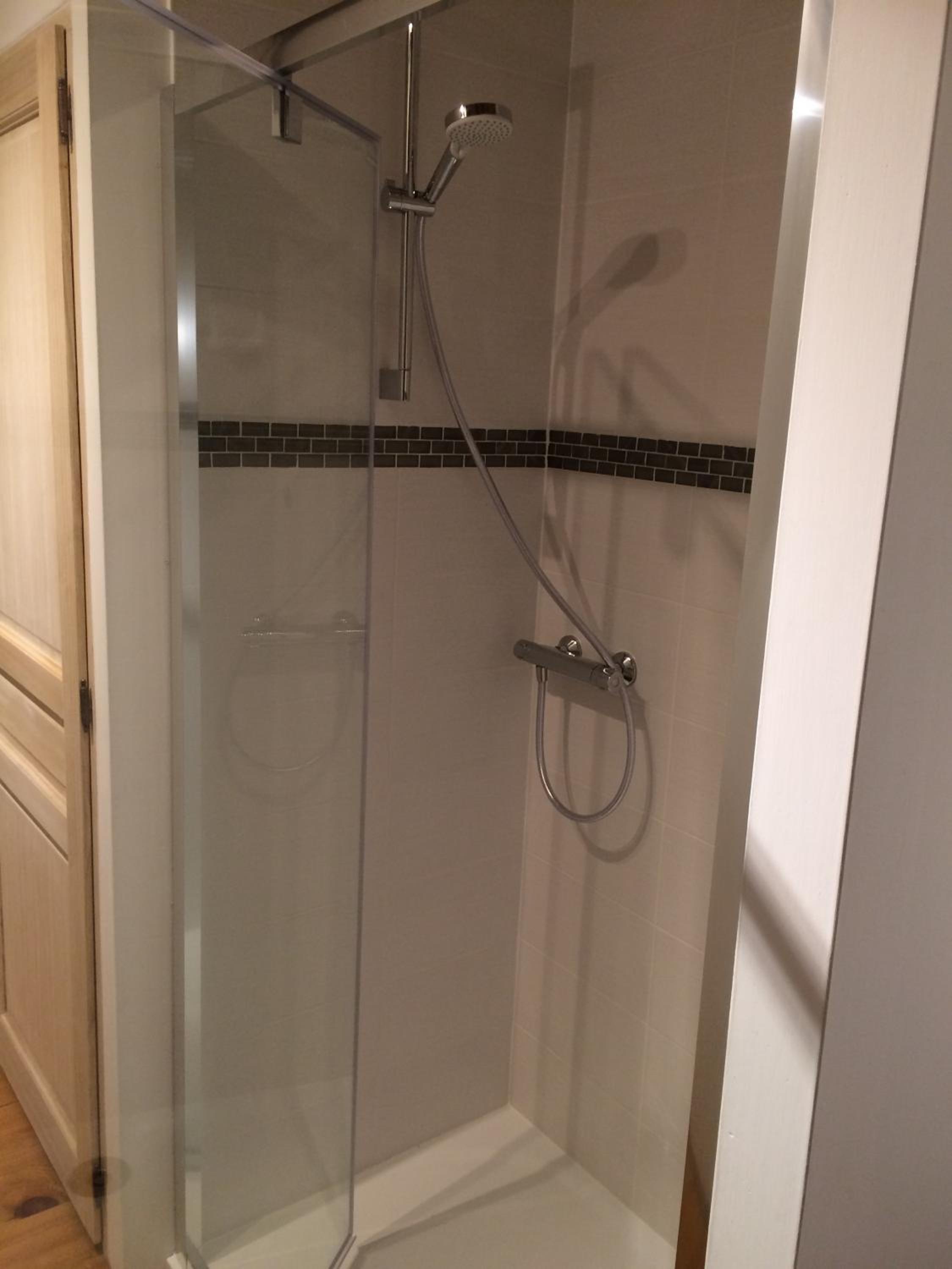 Large Double Room - Photo 12