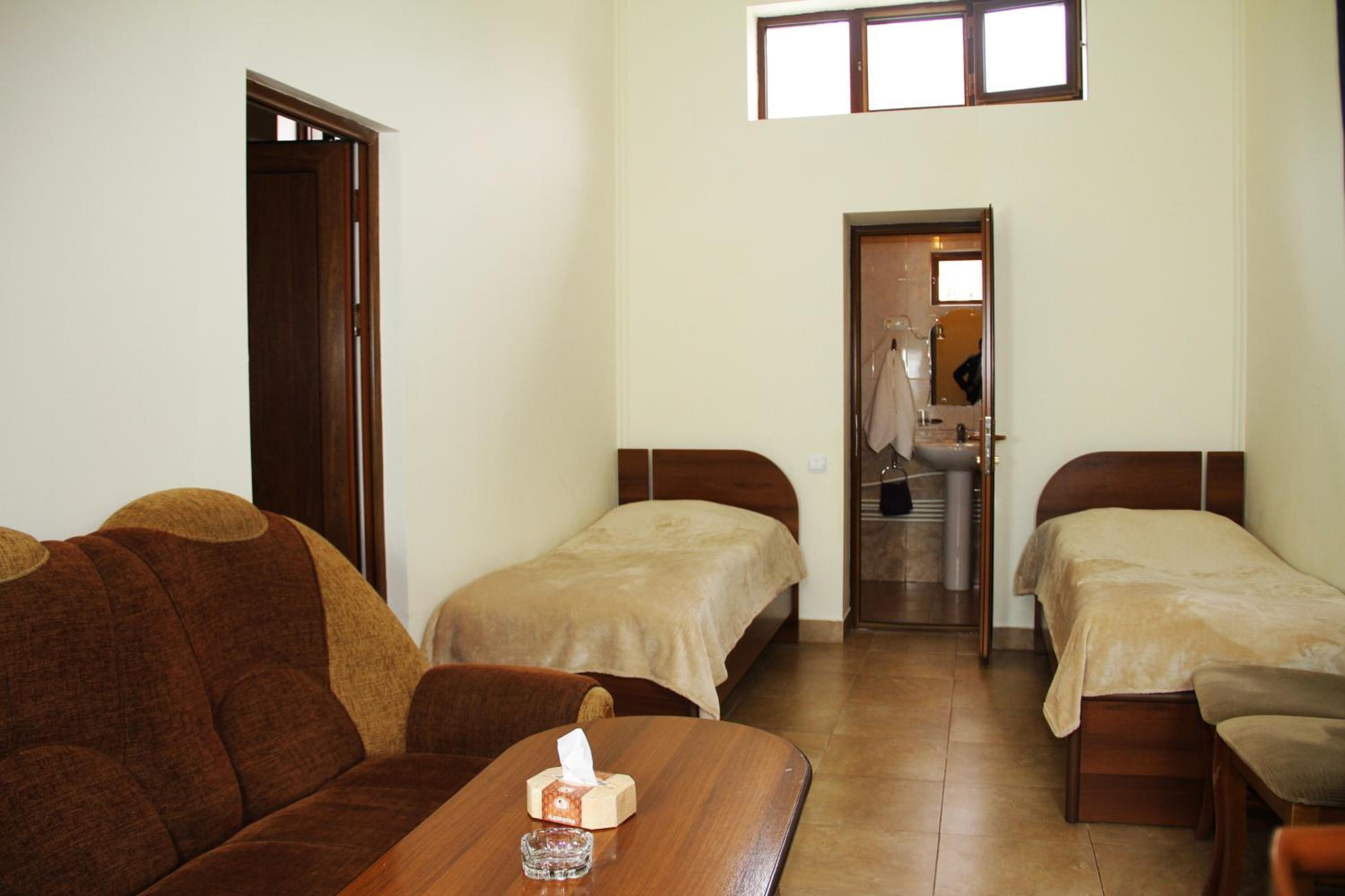 Triple Room with Private Bathroom photo 2