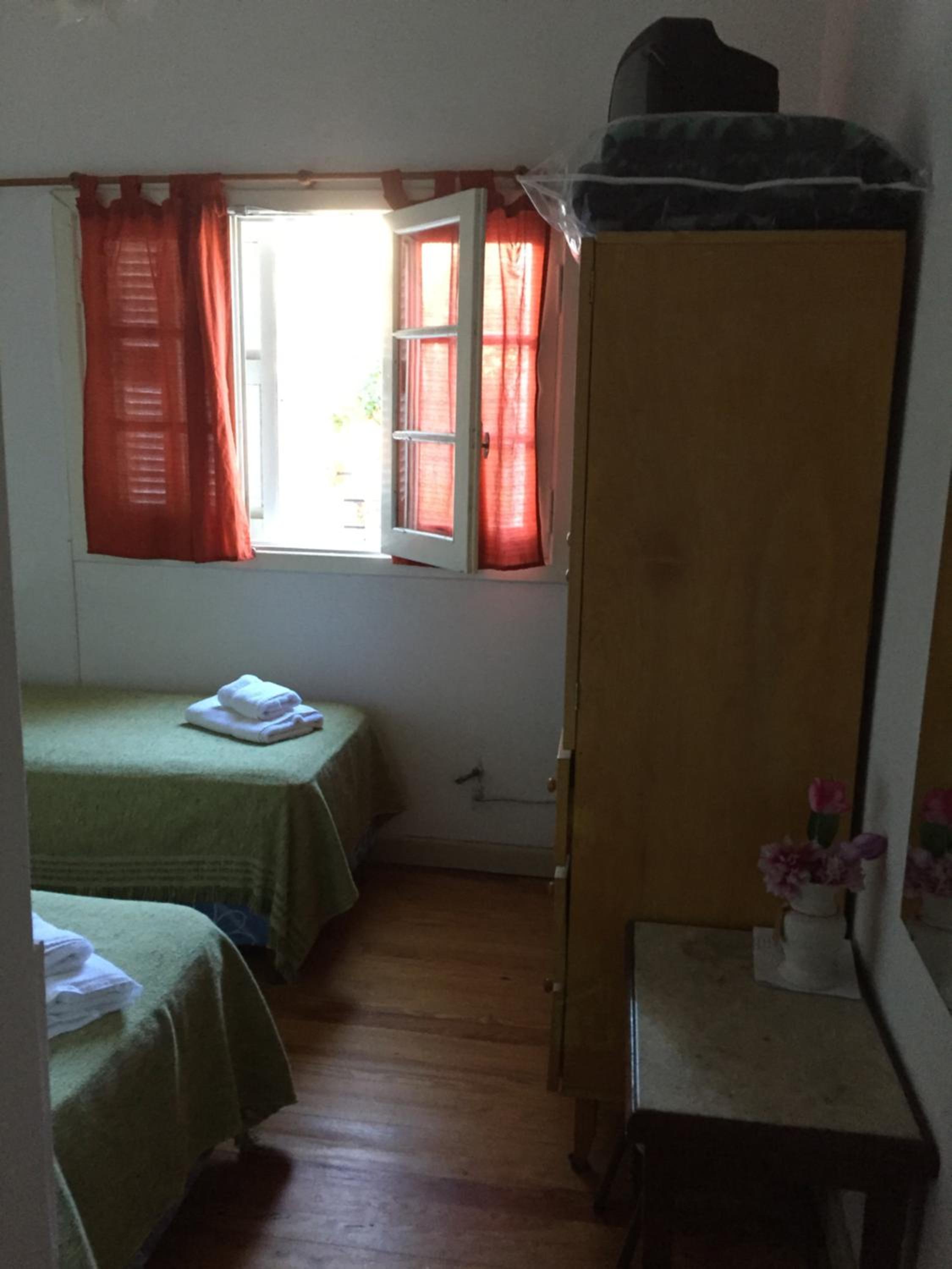 Economy Twin Room photo 2