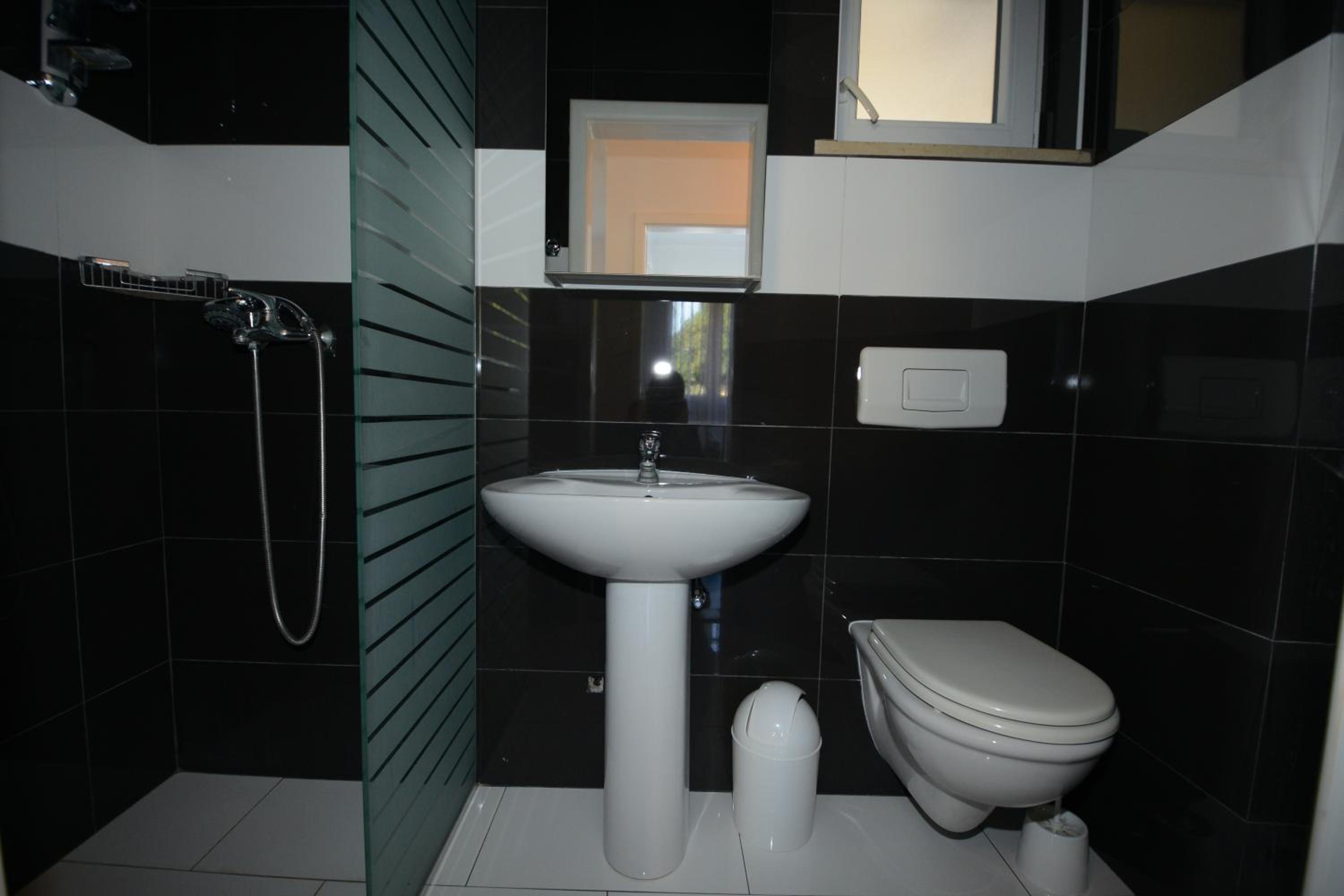 Villa with Private Pool - Photo 37