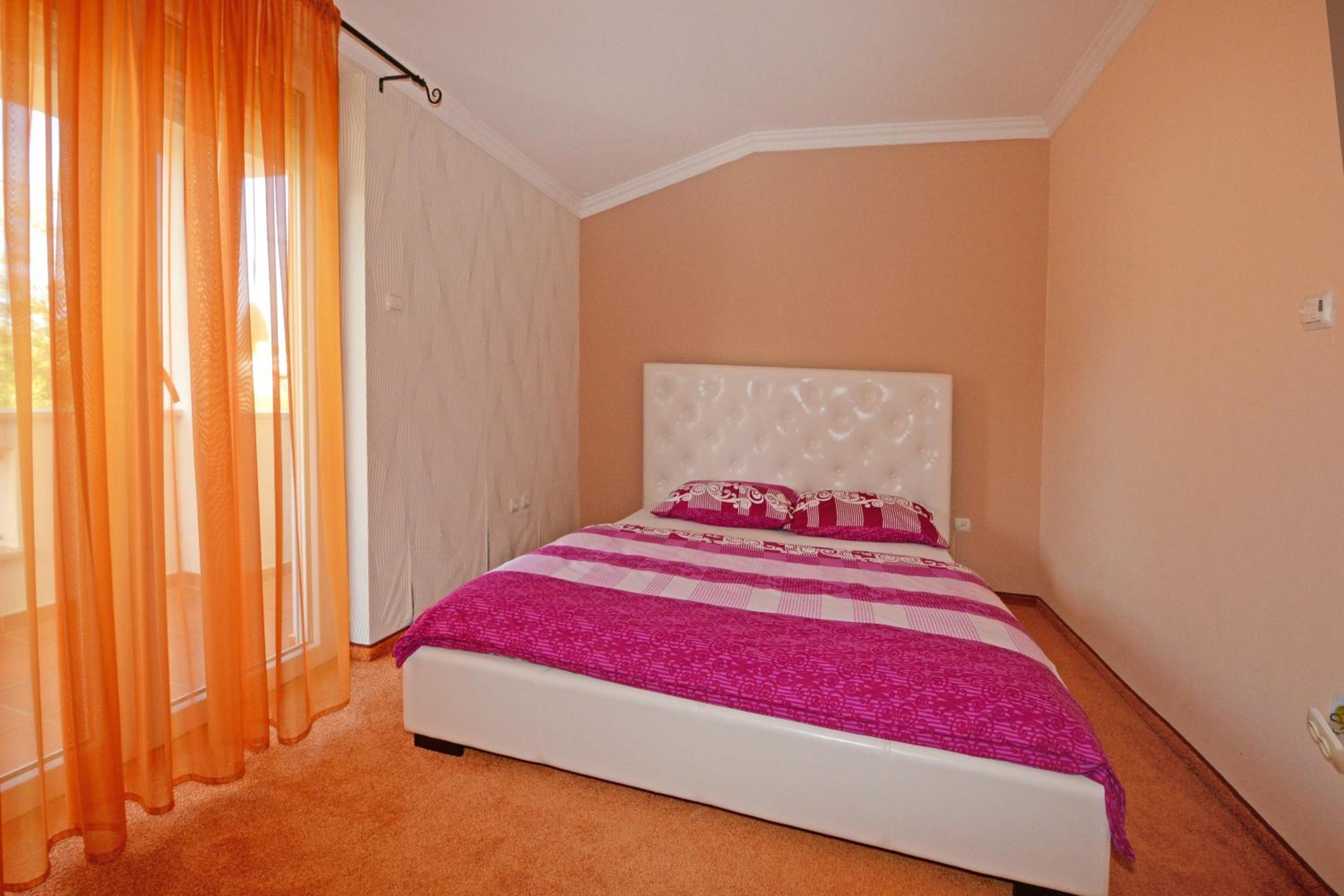 Villa with Private Pool - Photo 22