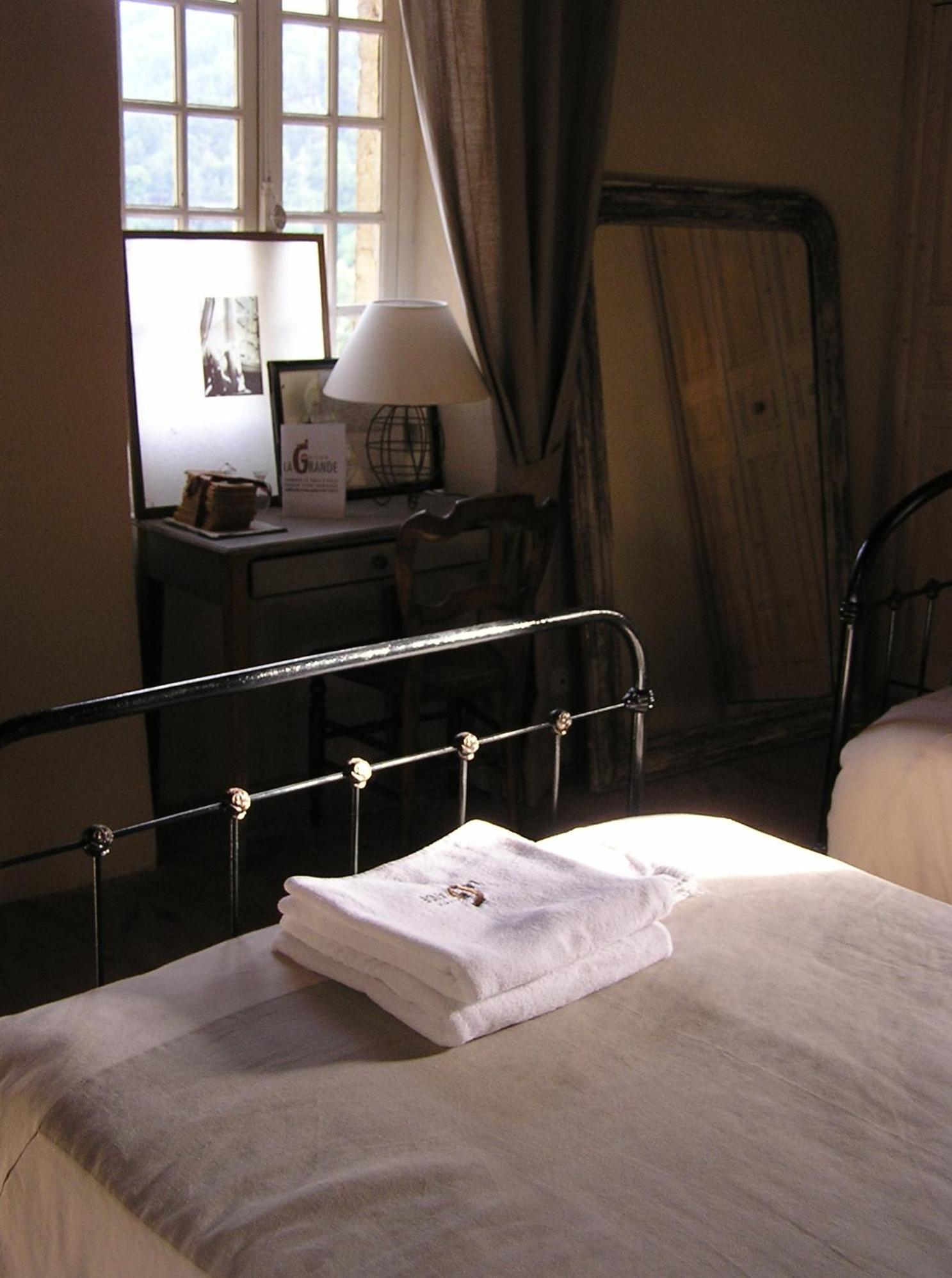 Twin Room - Photo 2
