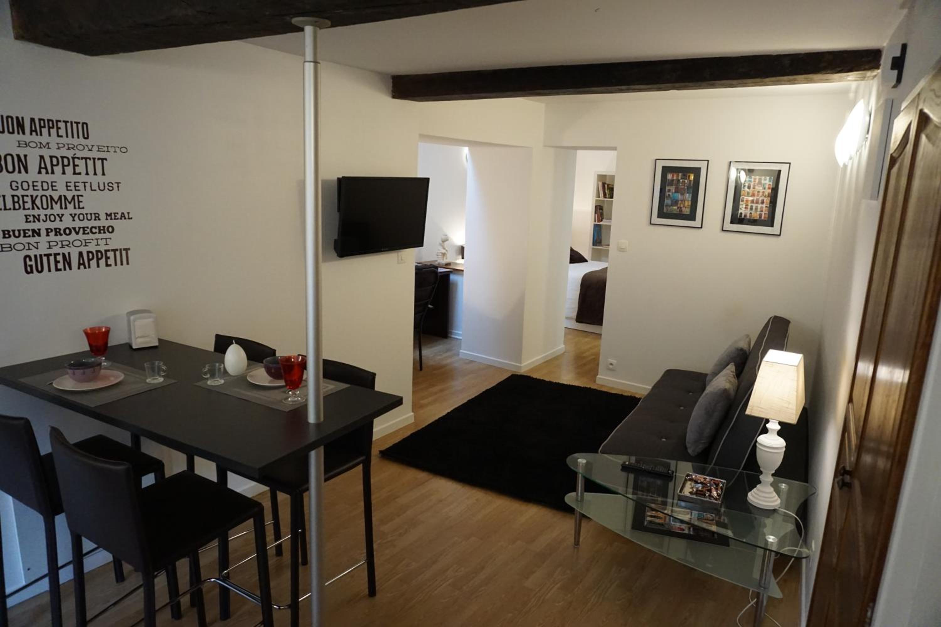 One-Bedroom Apartment photo 1
