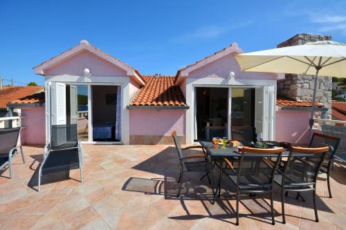 Two-Bedroom Apartment with Terrace and Sea View photo 3