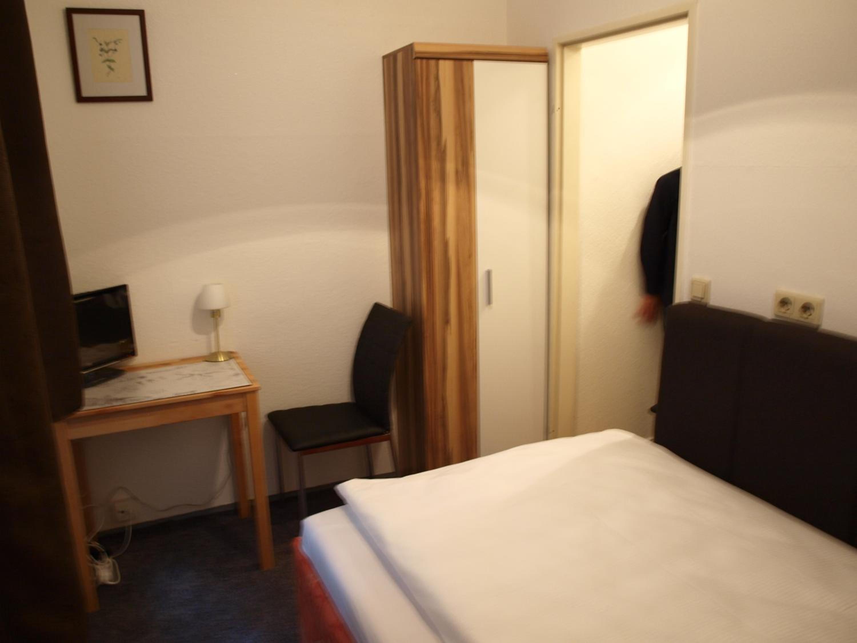Single Room photo 2
