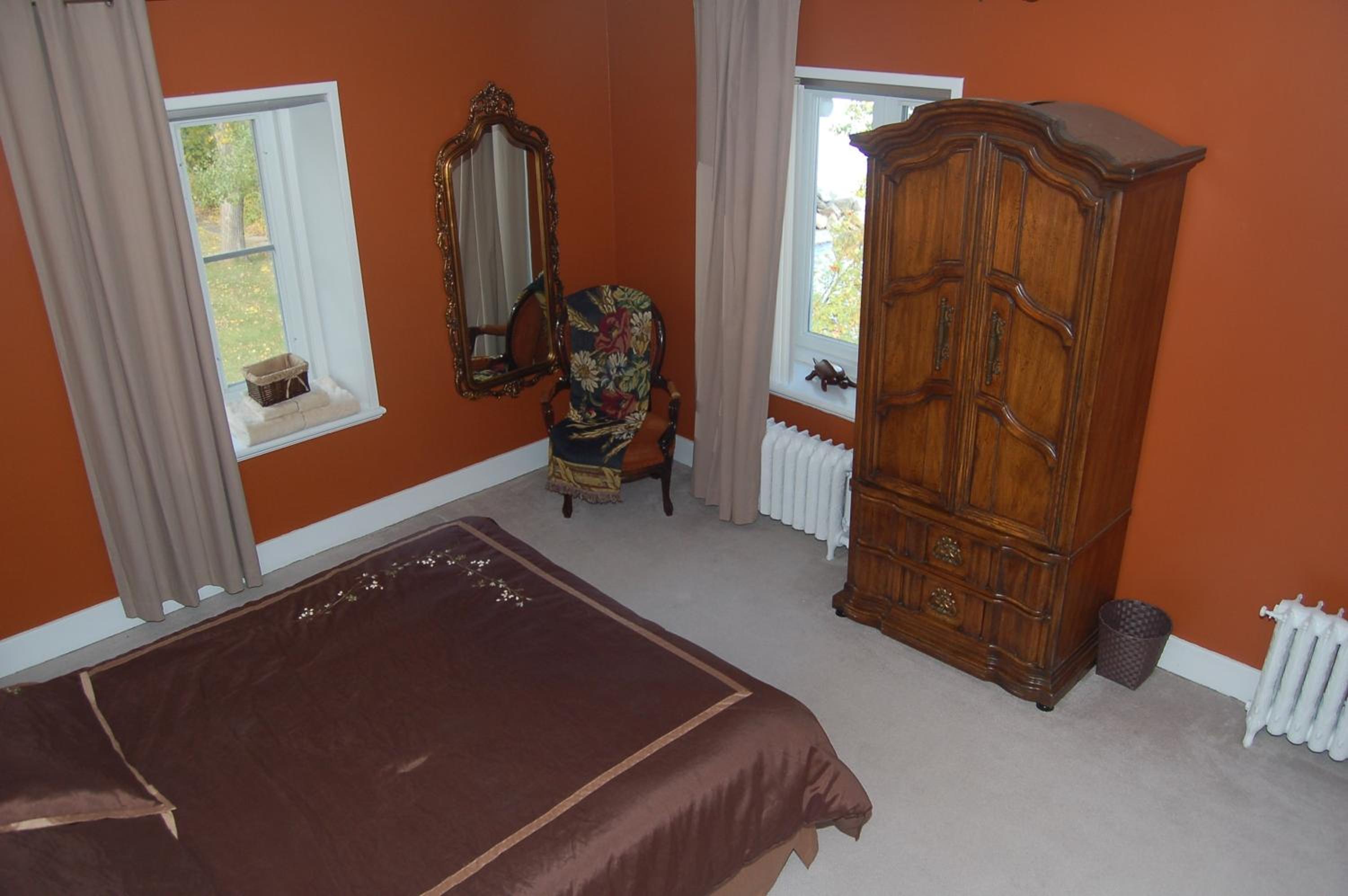 Queen Room photo 1