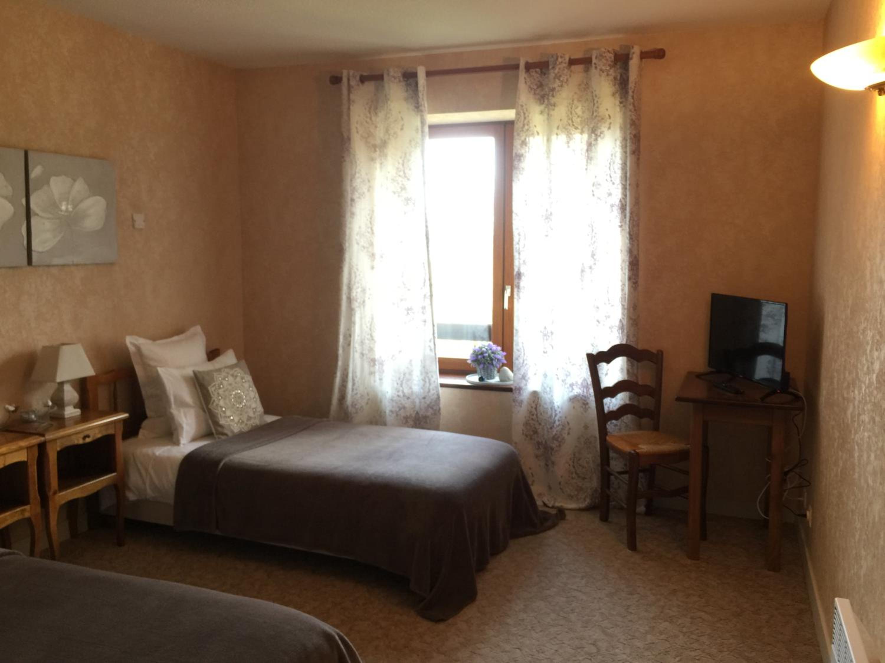 Standard Twin Room with Garden View photo 3