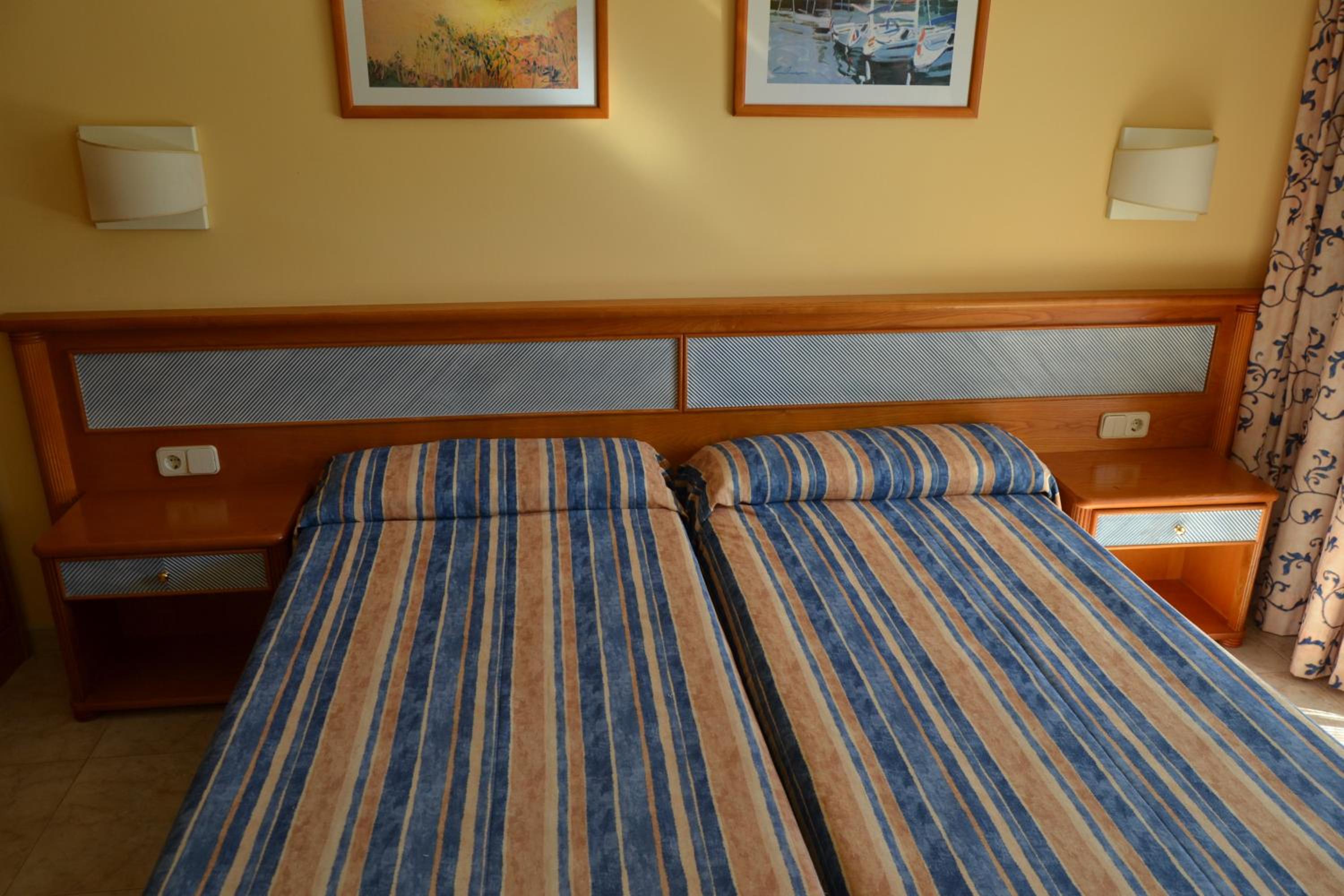 Double or Twin Room with Balcony - Photo 5