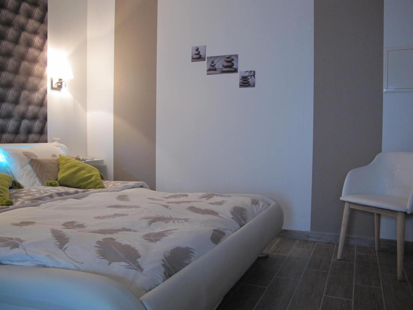 Large Double Room photo 3