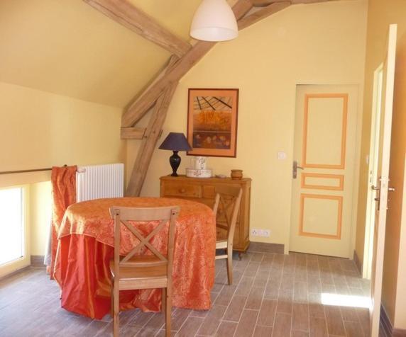 Family Room - Photo 2