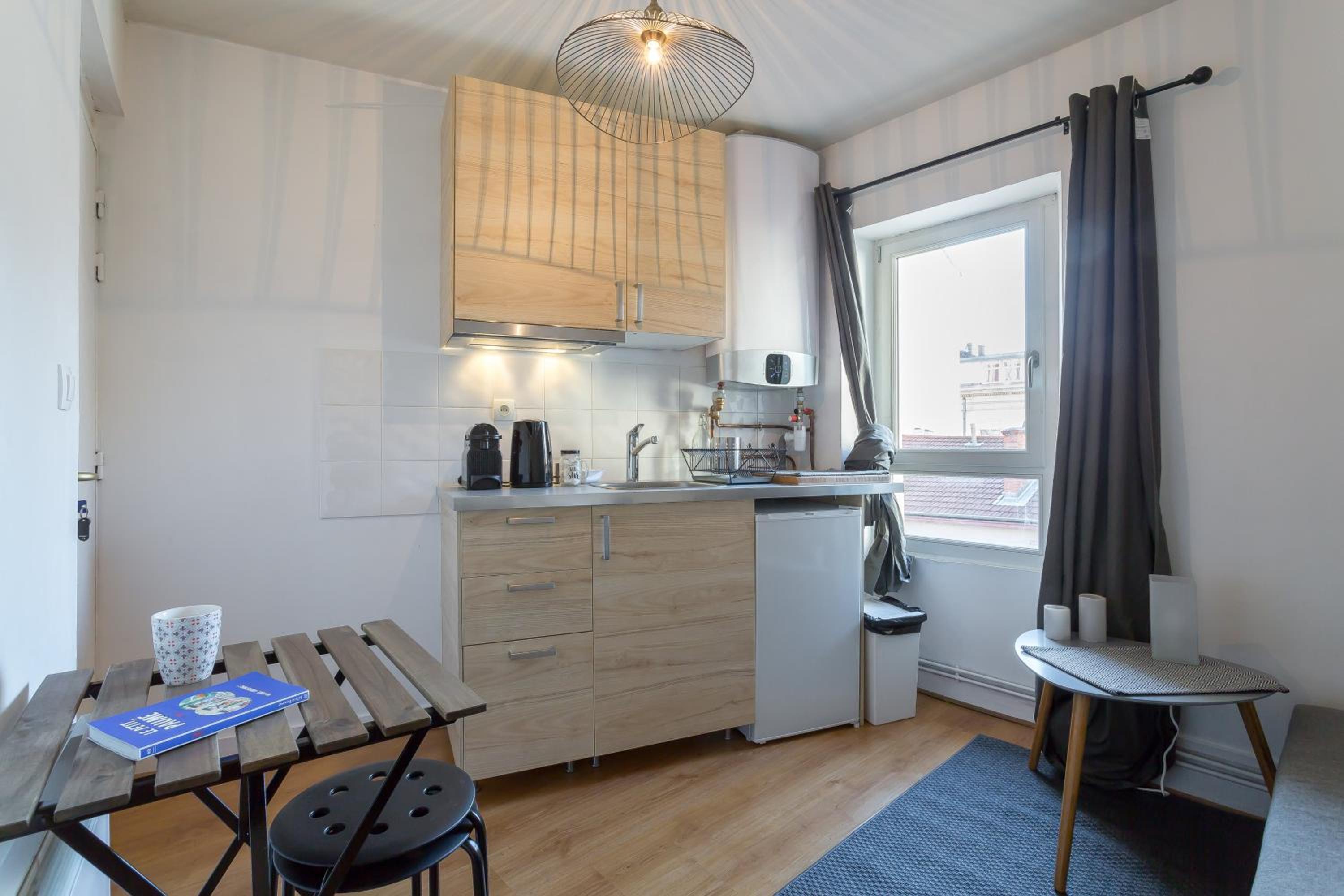 One-Bedroom Apartment - Photo 1