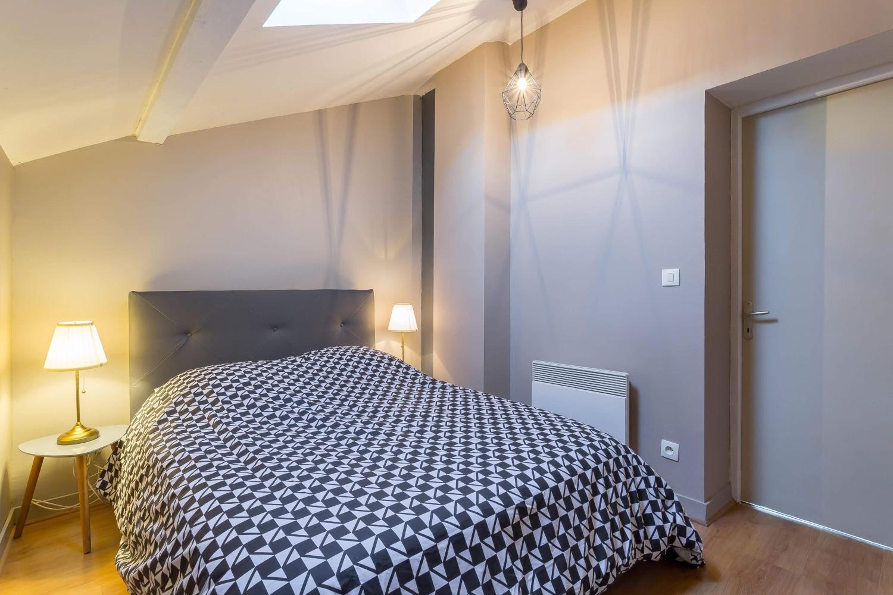 One-Bedroom Apartment - Photo 8