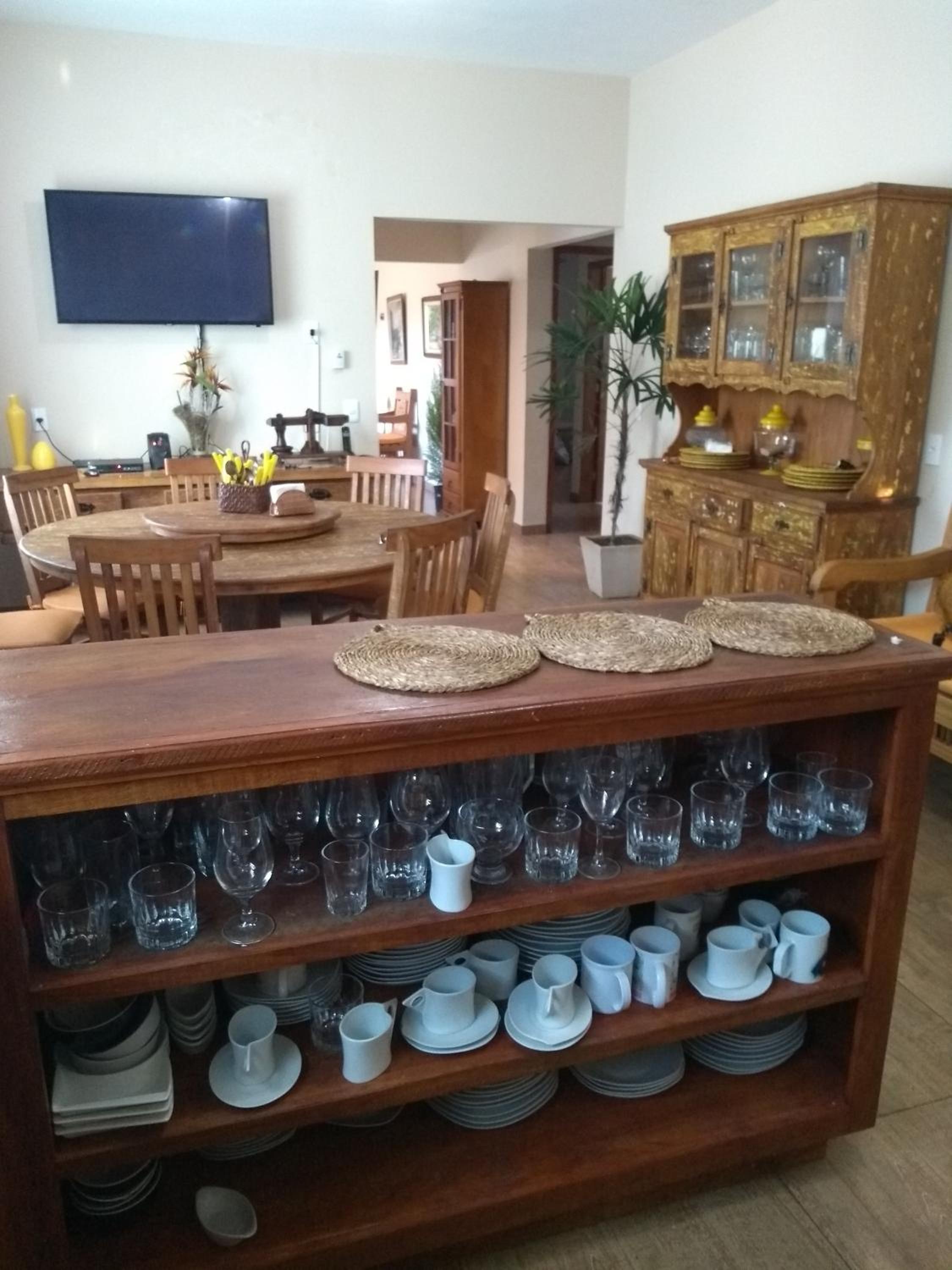 Five-Bedroom House photo 1