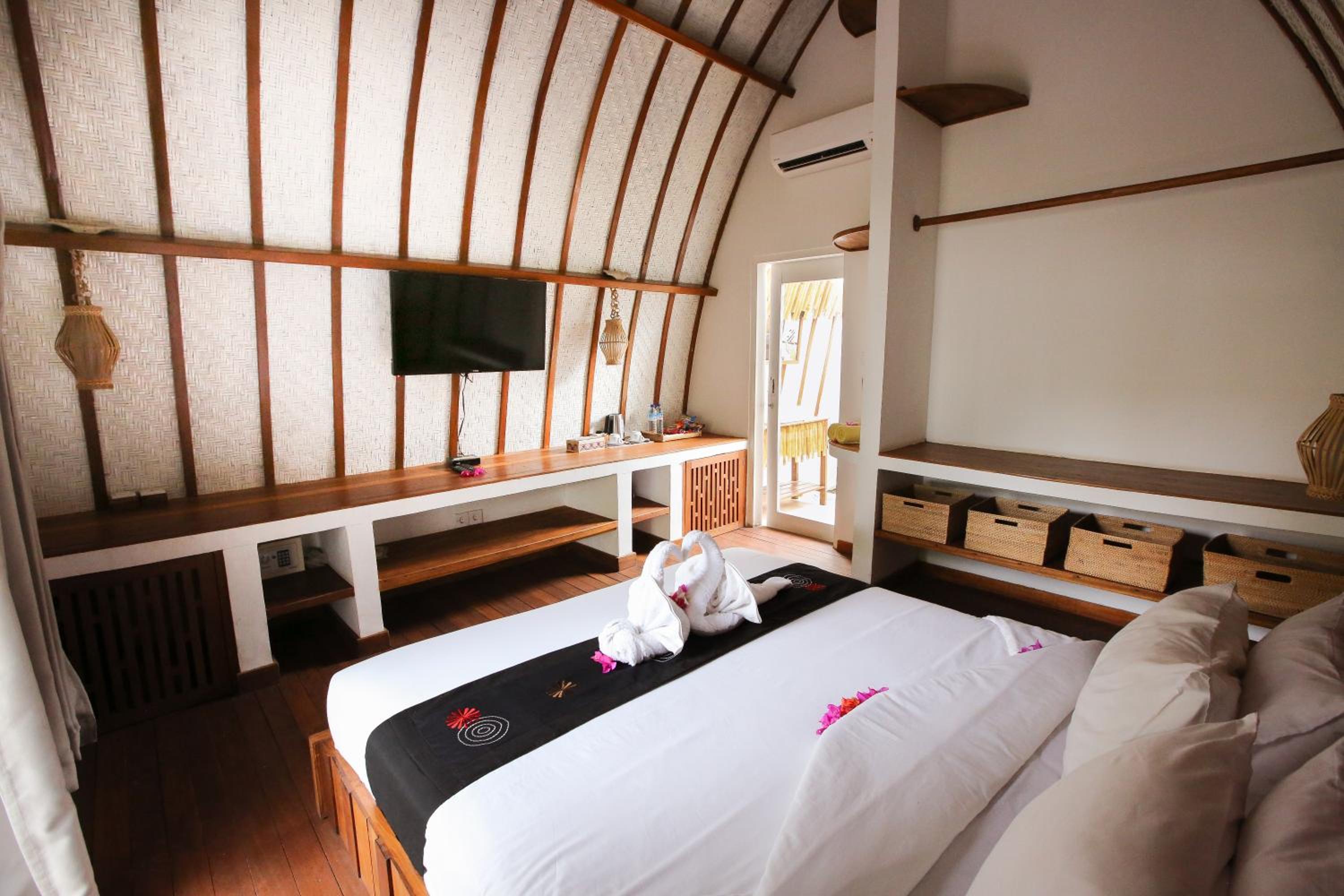 Deluxe Beach Bungalow