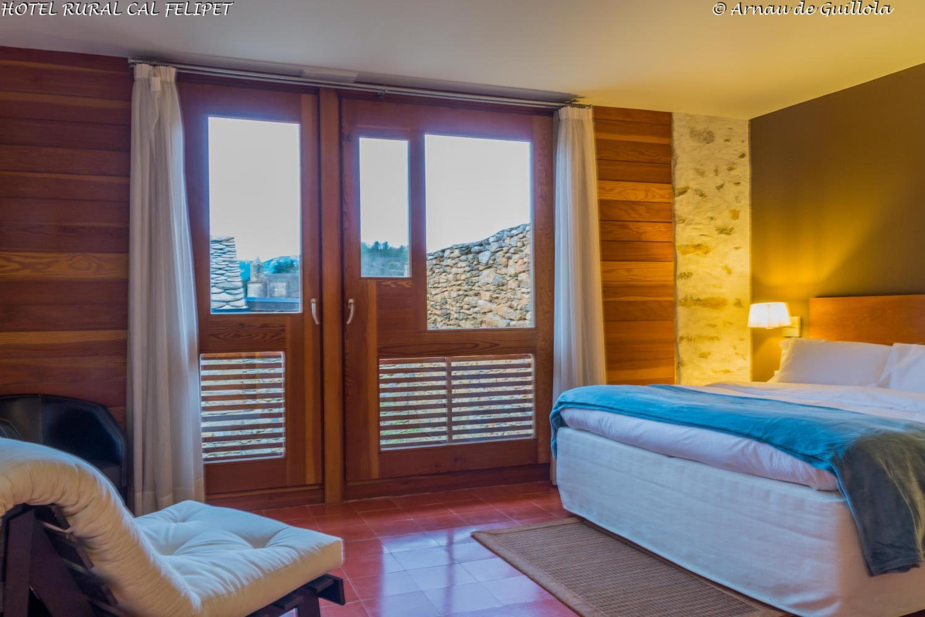 Deluxe Room (2 Adults + 1 Child)
