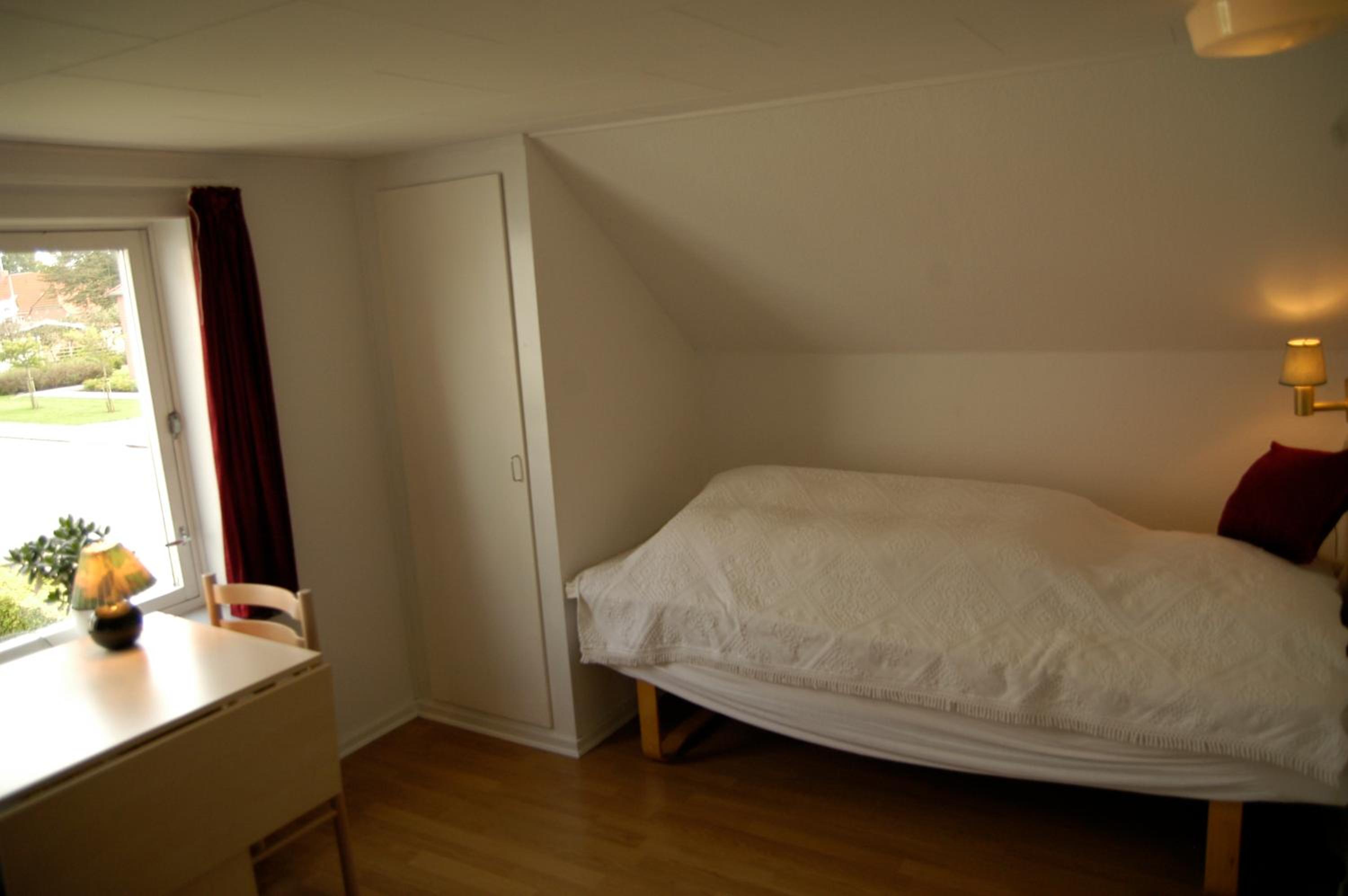 Twin Room with Shared Bathroom photo 2