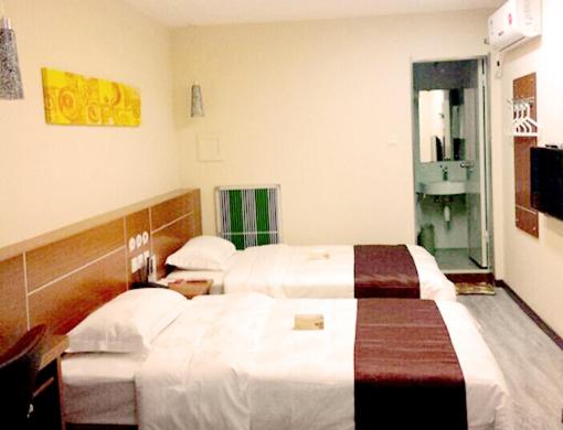 Mainland Chinese Citizens - Family Room photo 1